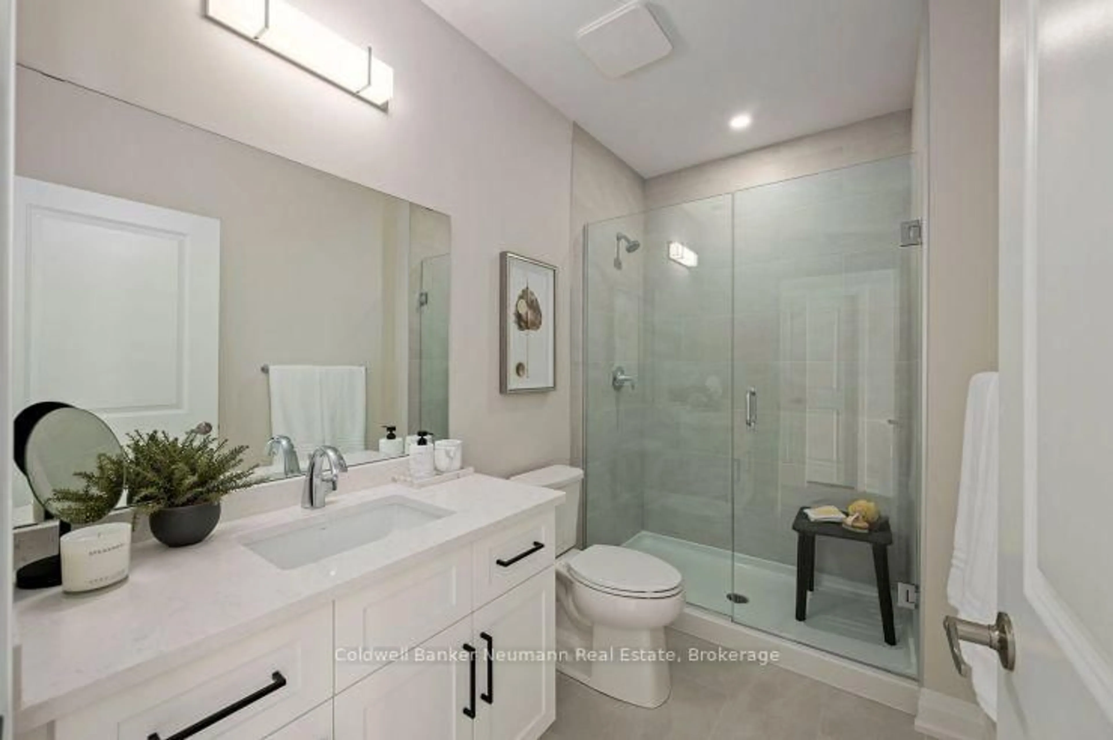 Contemporary bathroom, ceramic/tile floor for 1882 Gordon St #813, Guelph Ontario N1L 0P6