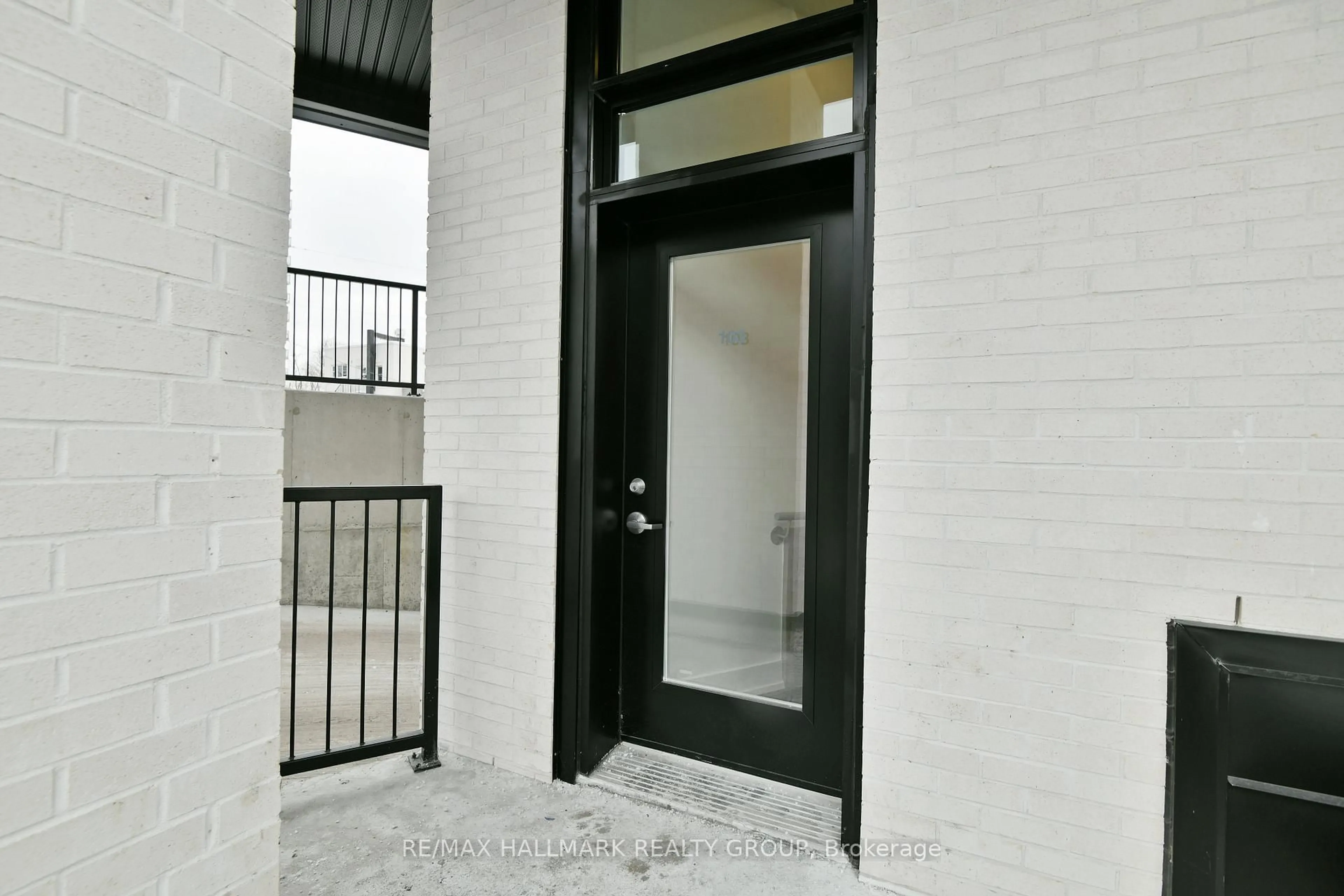 Indoor entryway for 101 PINHEY St #103, Ottawa Ontario K1Y 1T7