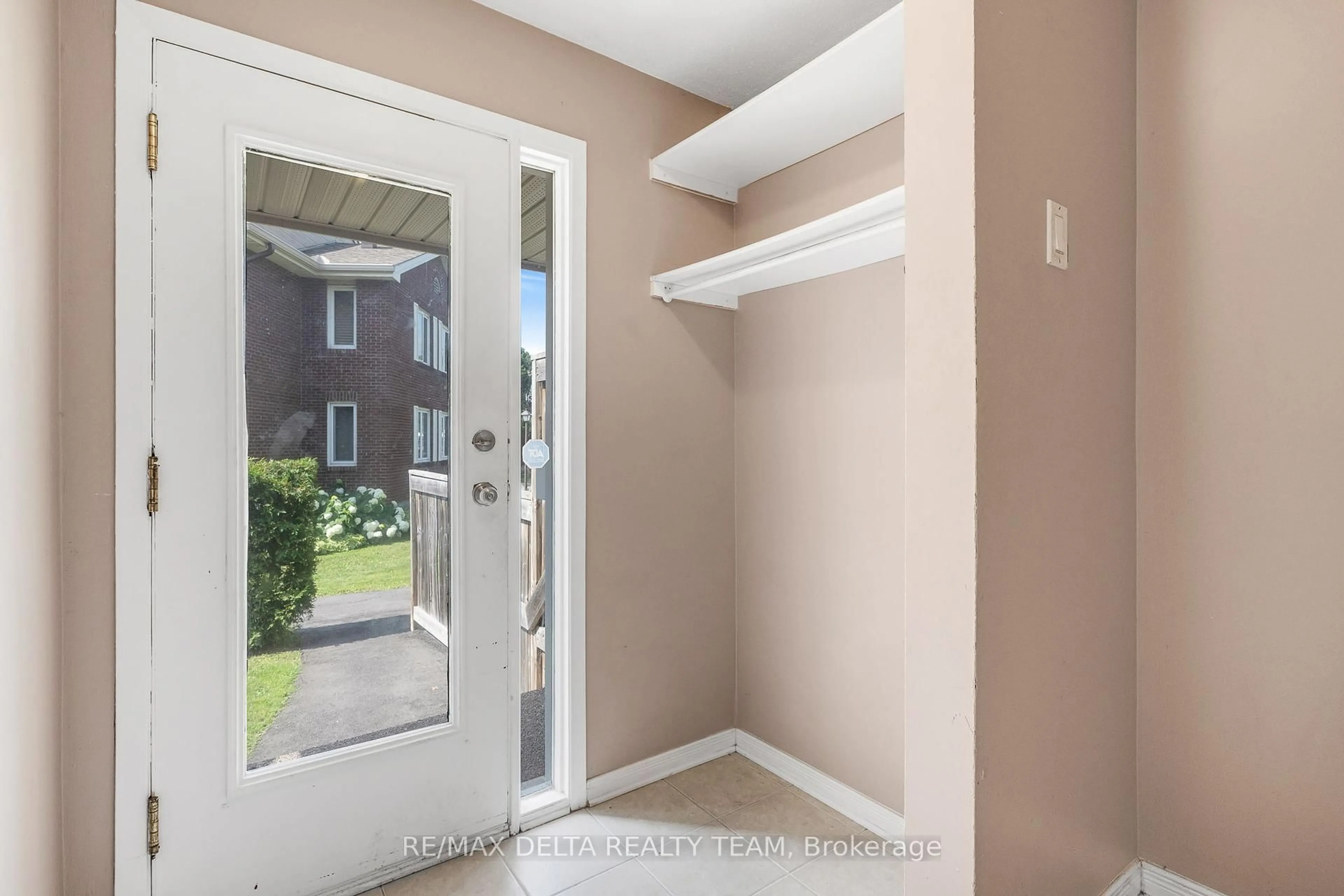 Indoor entryway for 520 Canteval Terr #205, Ottawa Ontario K4A 2C9