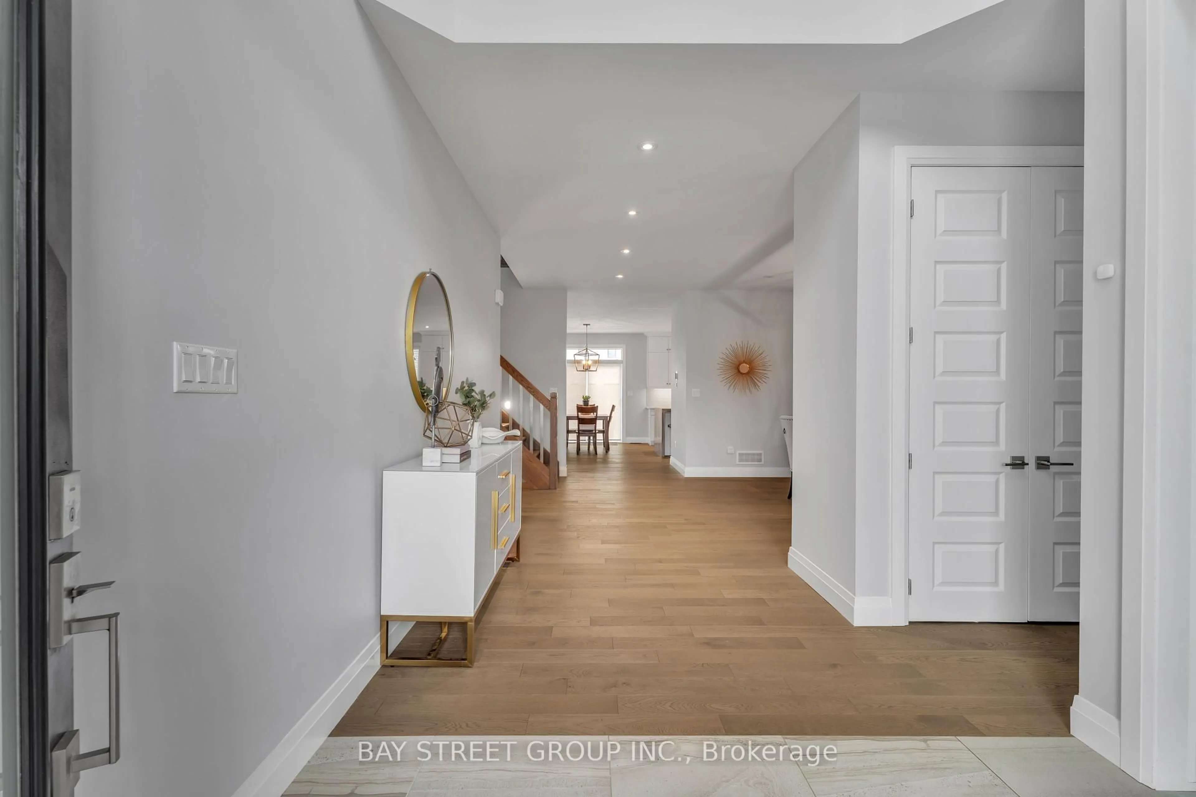 Indoor entryway for 2025 BAKERVILLA St, London South Ontario N6P 0E9