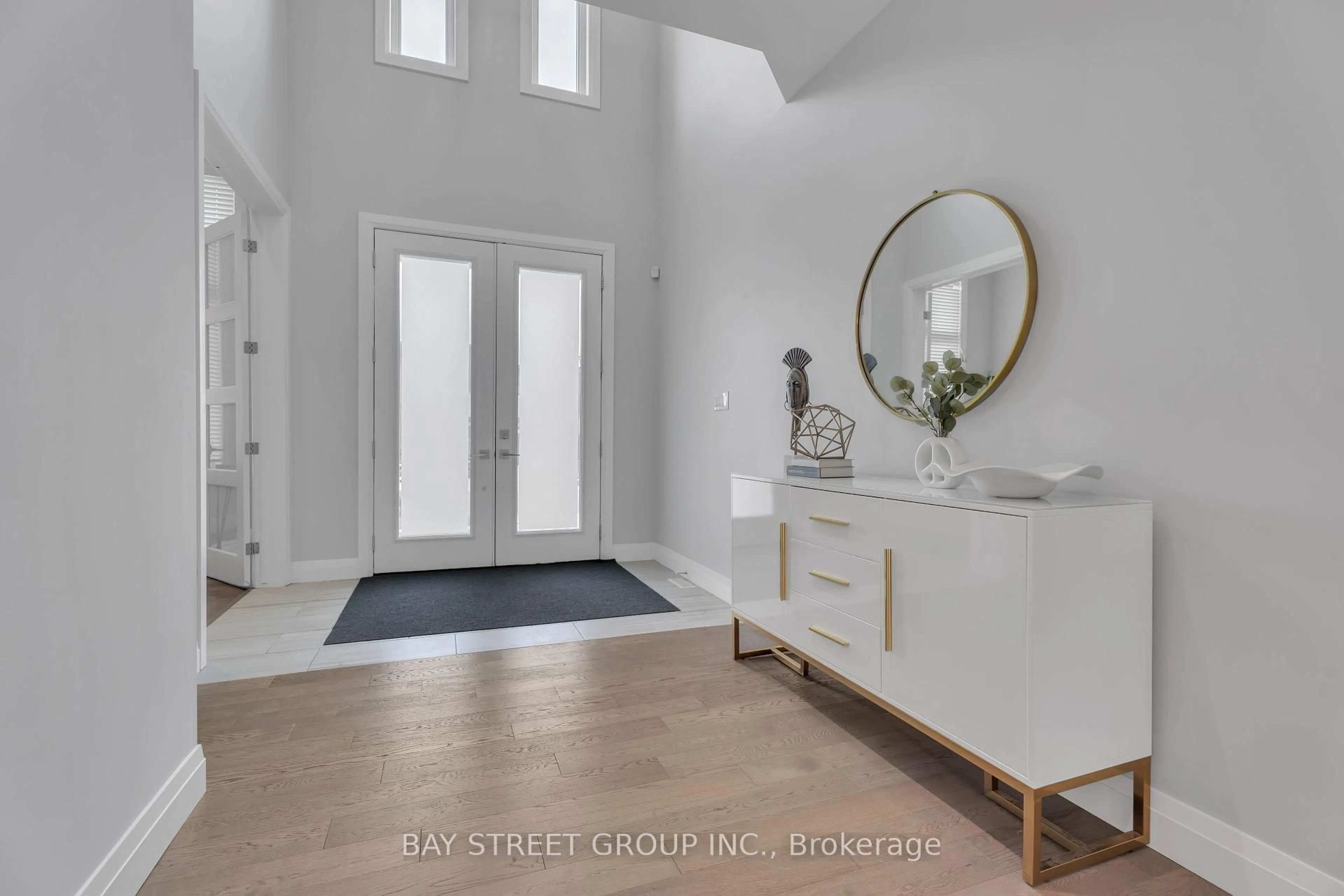 Indoor entryway for 2025 BAKERVILLA St, London South Ontario N6P 0E9