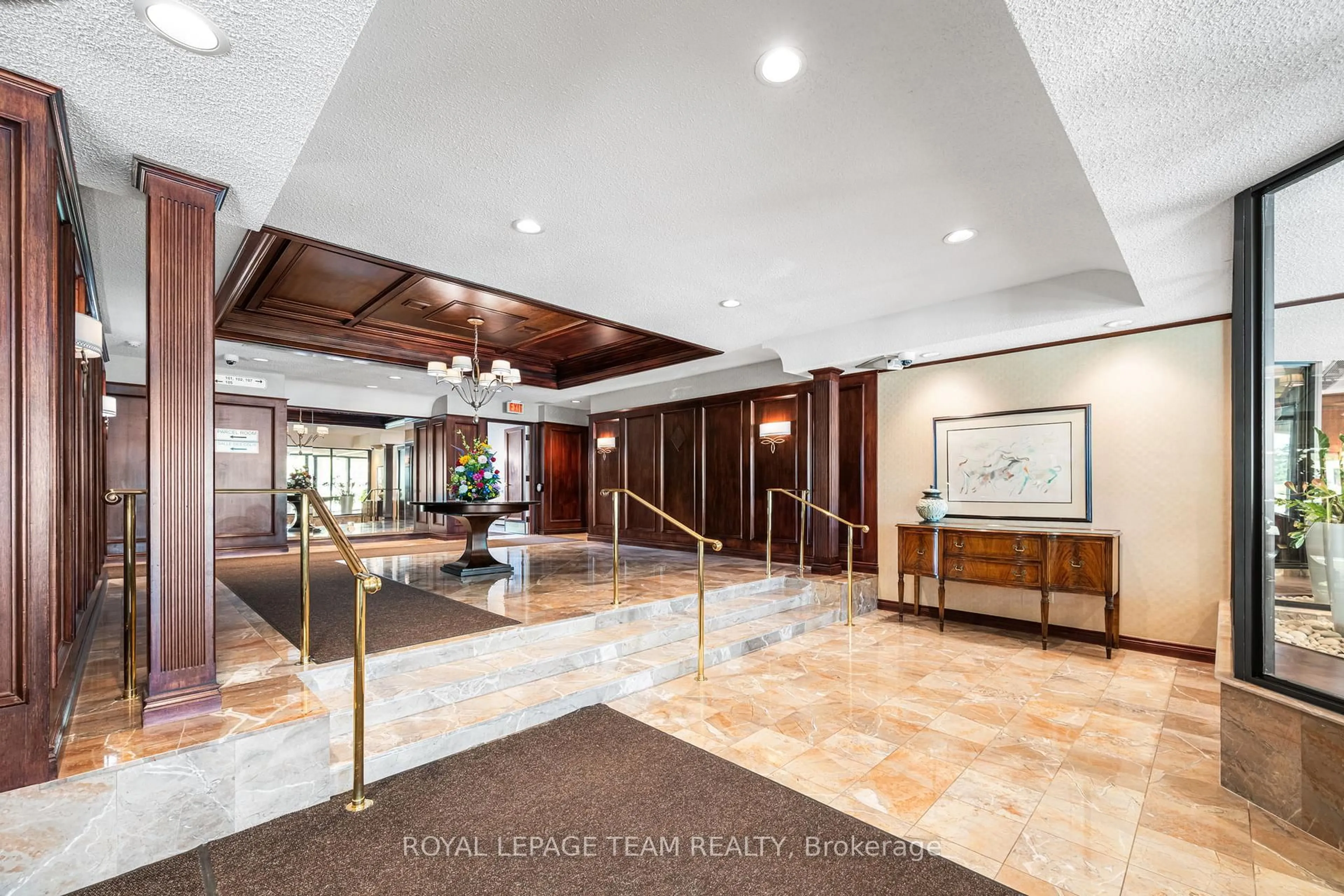 Lobby for 1510 Riverside Dr #401, Ottawa Ontario K1G 4X5