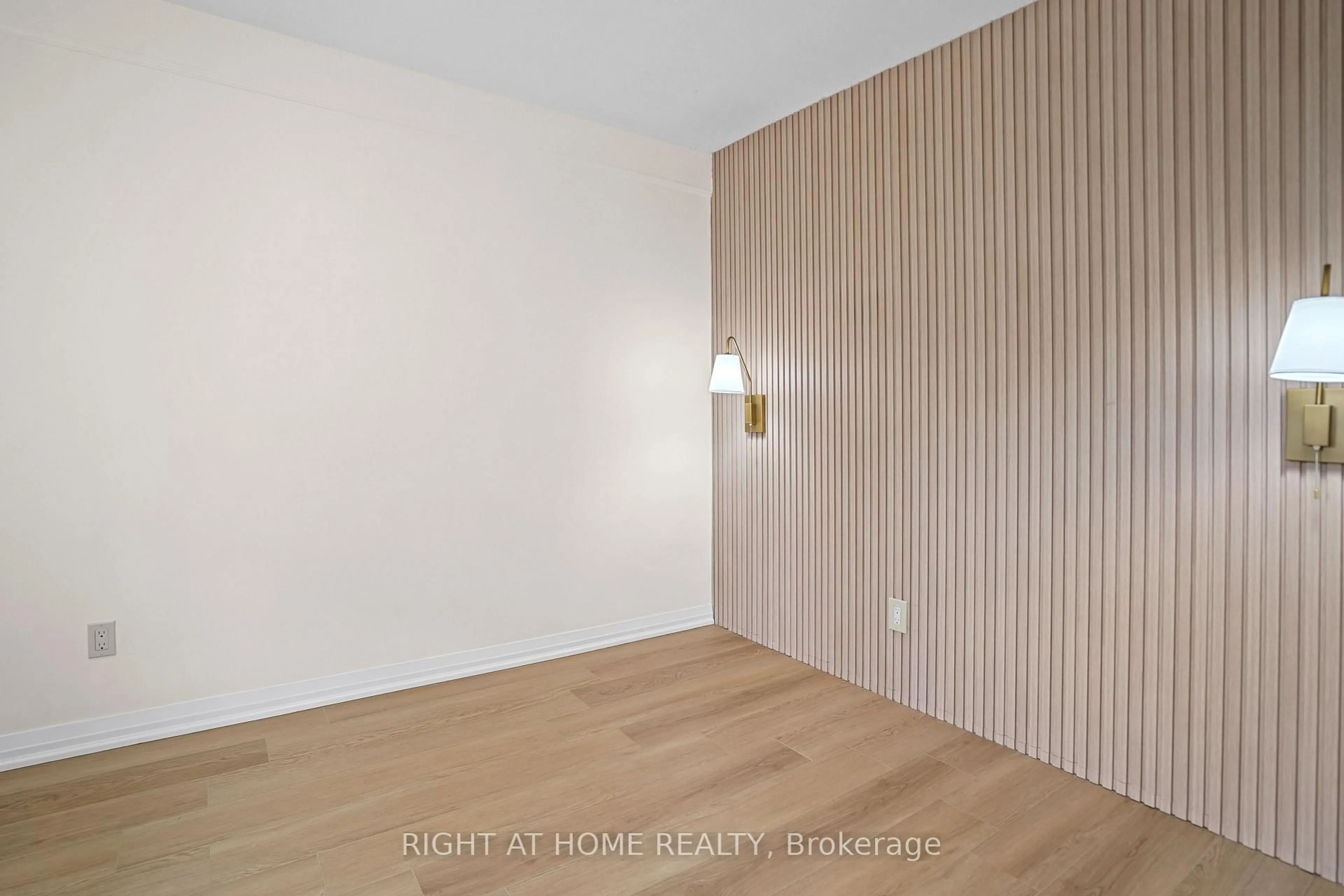 A pic of a room for 133 Barons Ave, Hamilton Ontario L8H 5A6