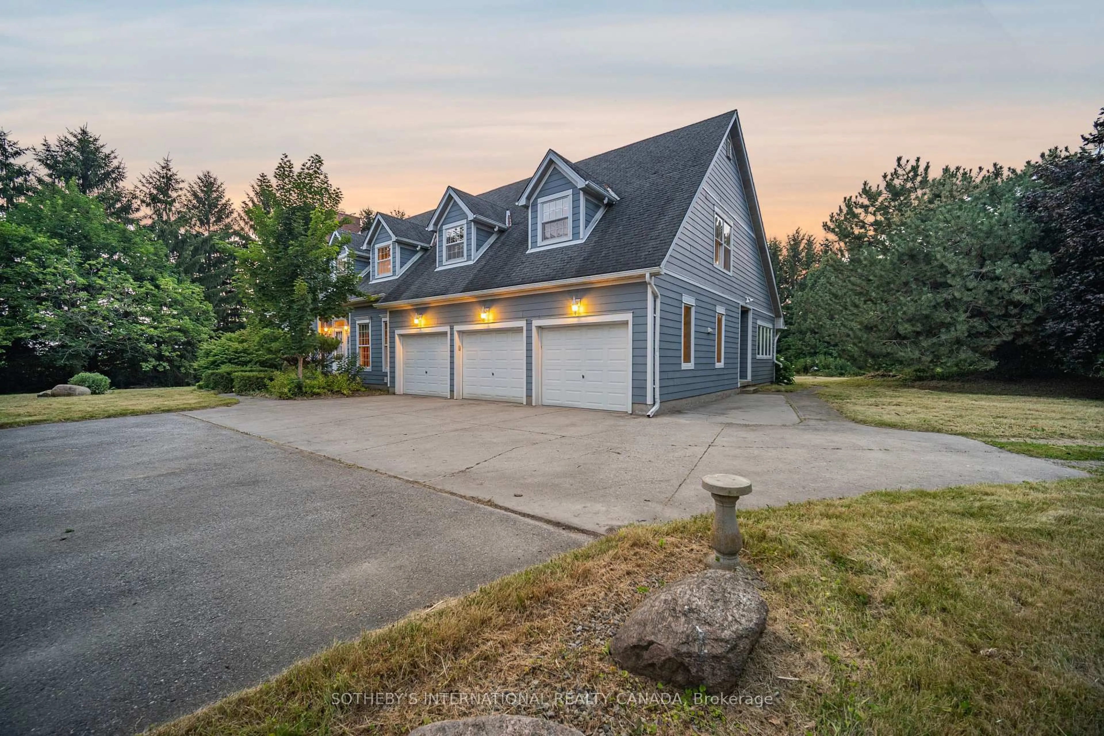 Indoor garage for 17606 THORNDALE Rd, Thames Centre Ontario N0M 2P0
