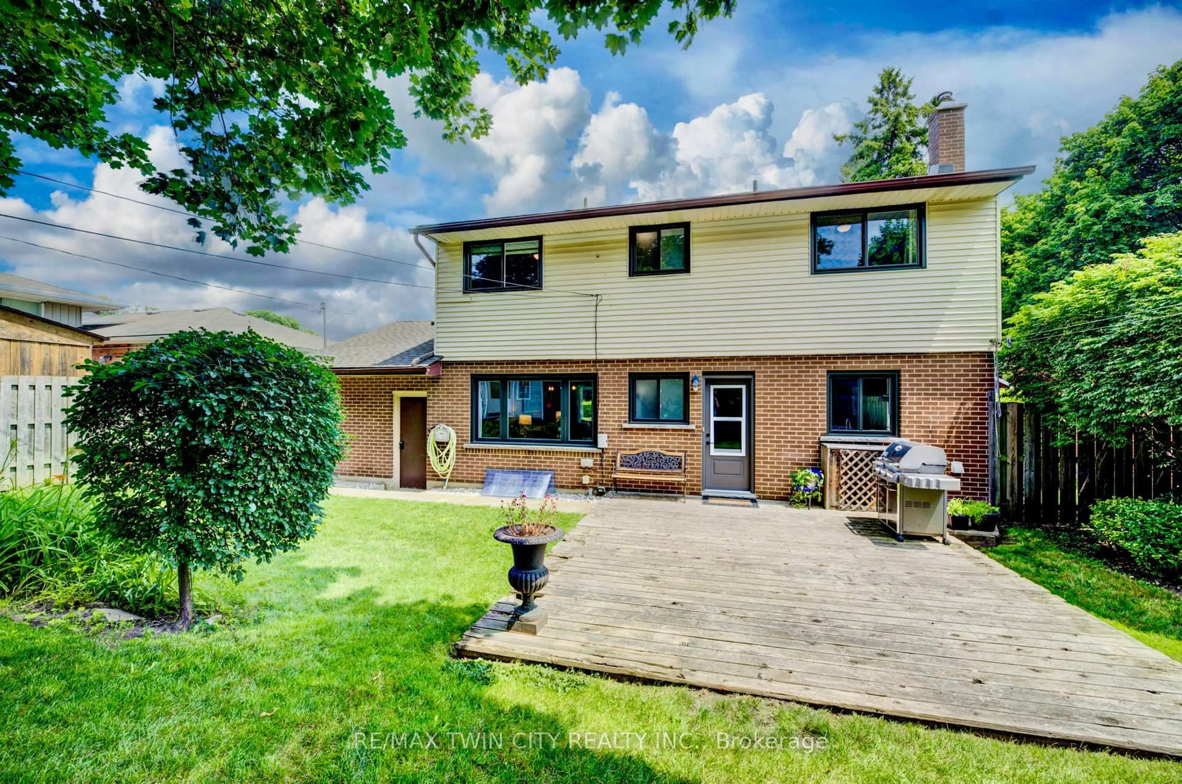 Home with brick exterior material, street for 30 Taylor Ave, Cambridge Ontario N1R 5M4