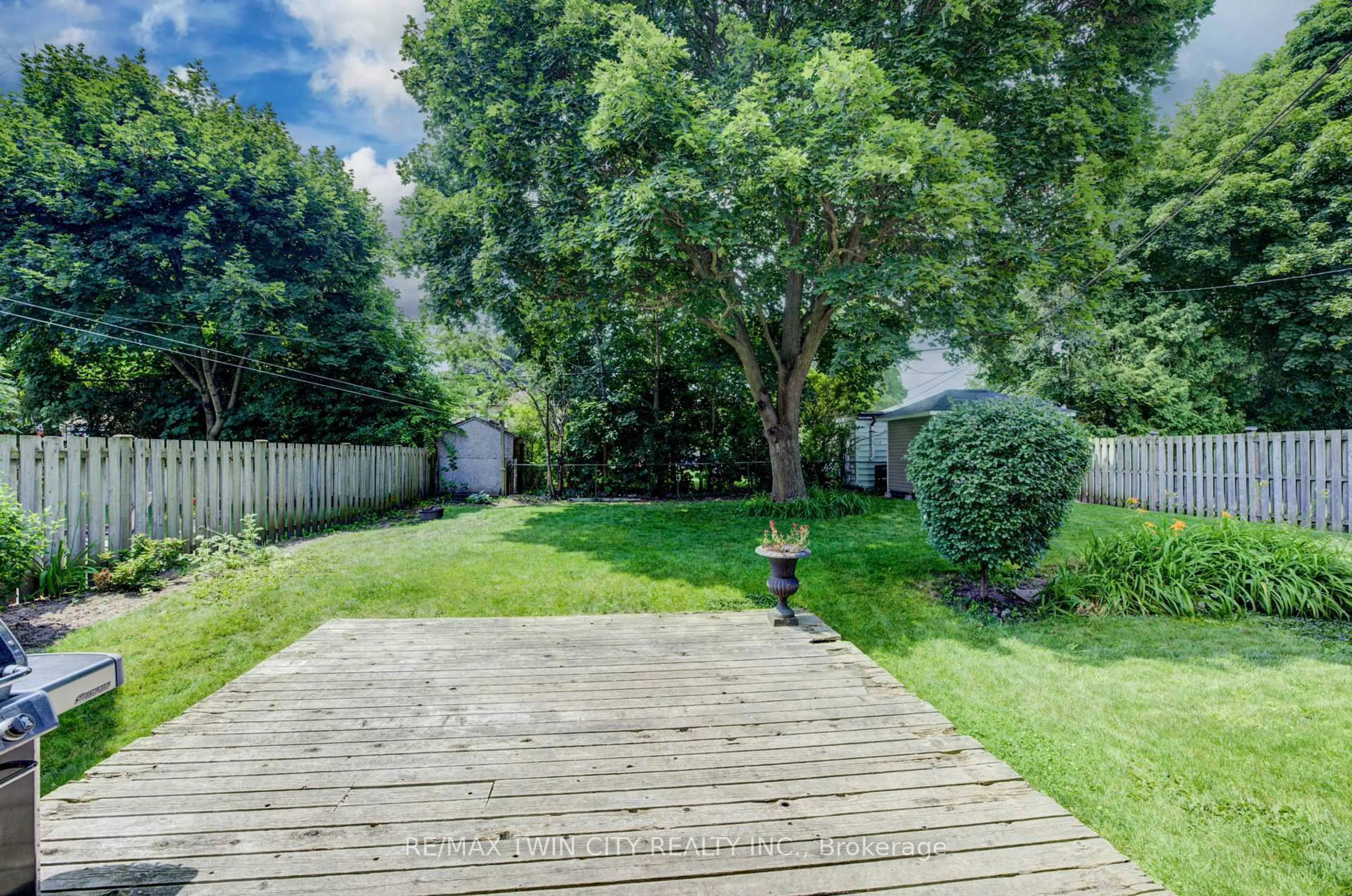 Patio, street for 30 Taylor Ave, Cambridge Ontario N1R 5M4