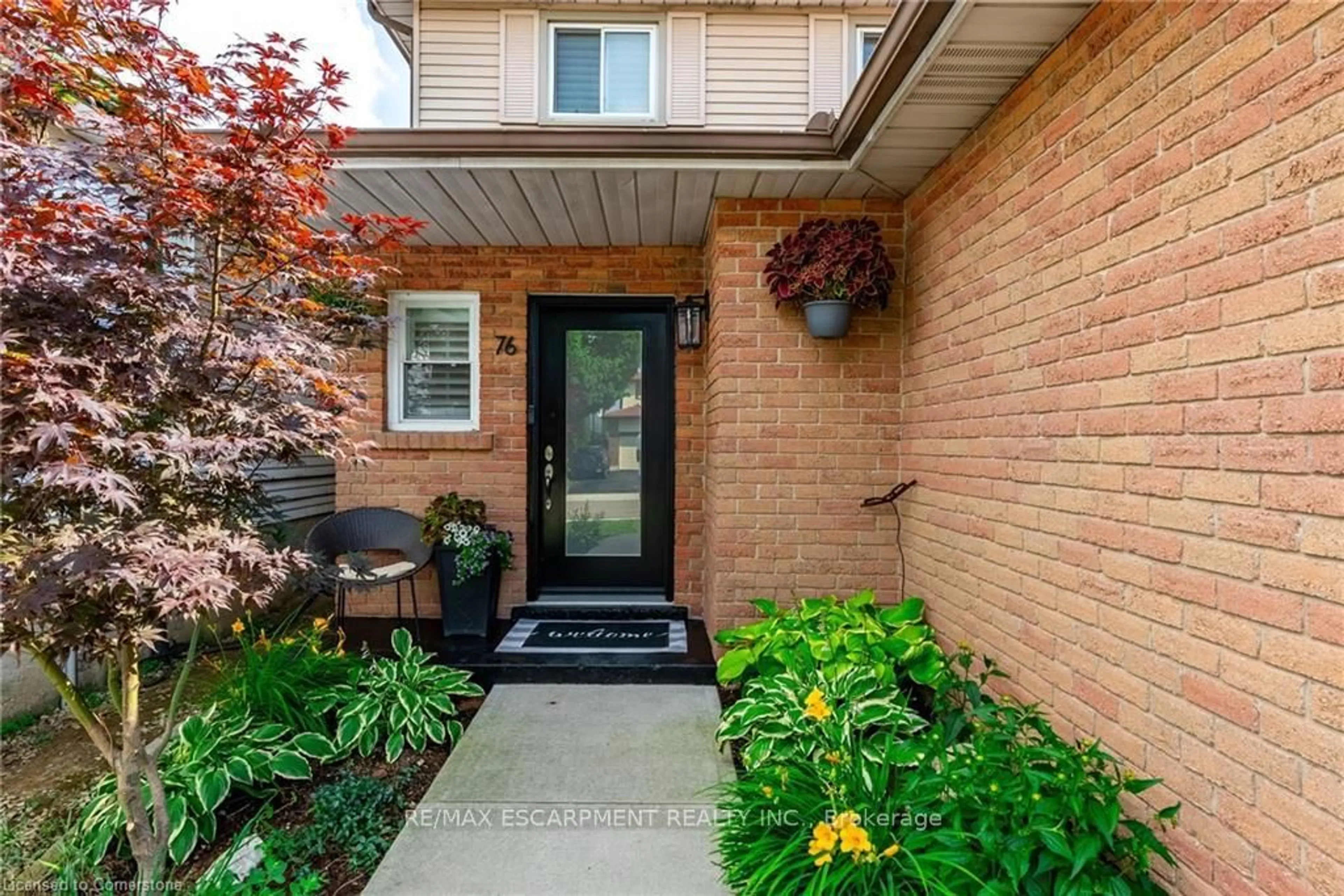 Indoor entryway for 76 Megna Crt, Hamilton Ontario L9C 6Y8