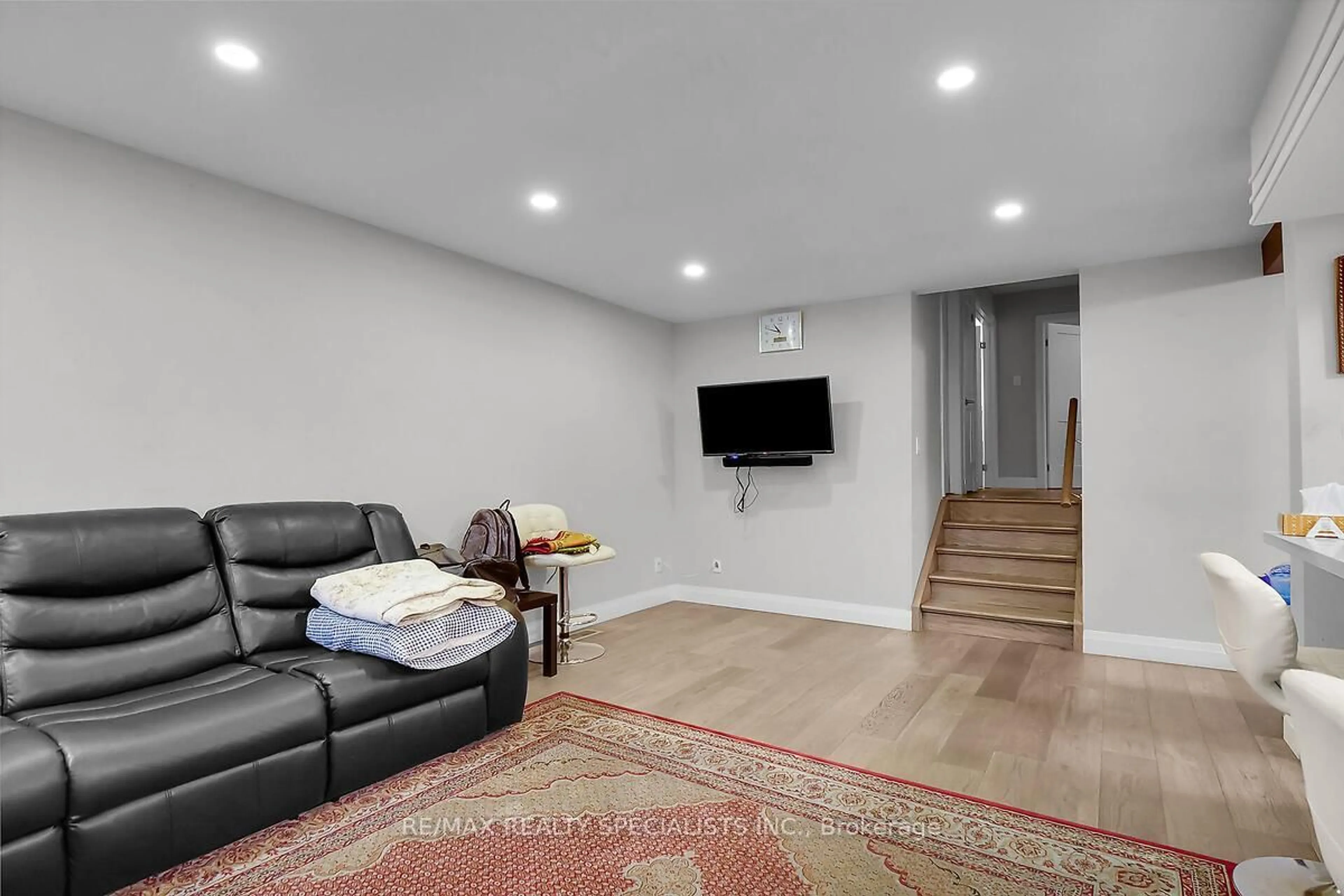 Living room with furniture, unknown for 17 LOCUST Cres, London South Ontario N6E 2K1