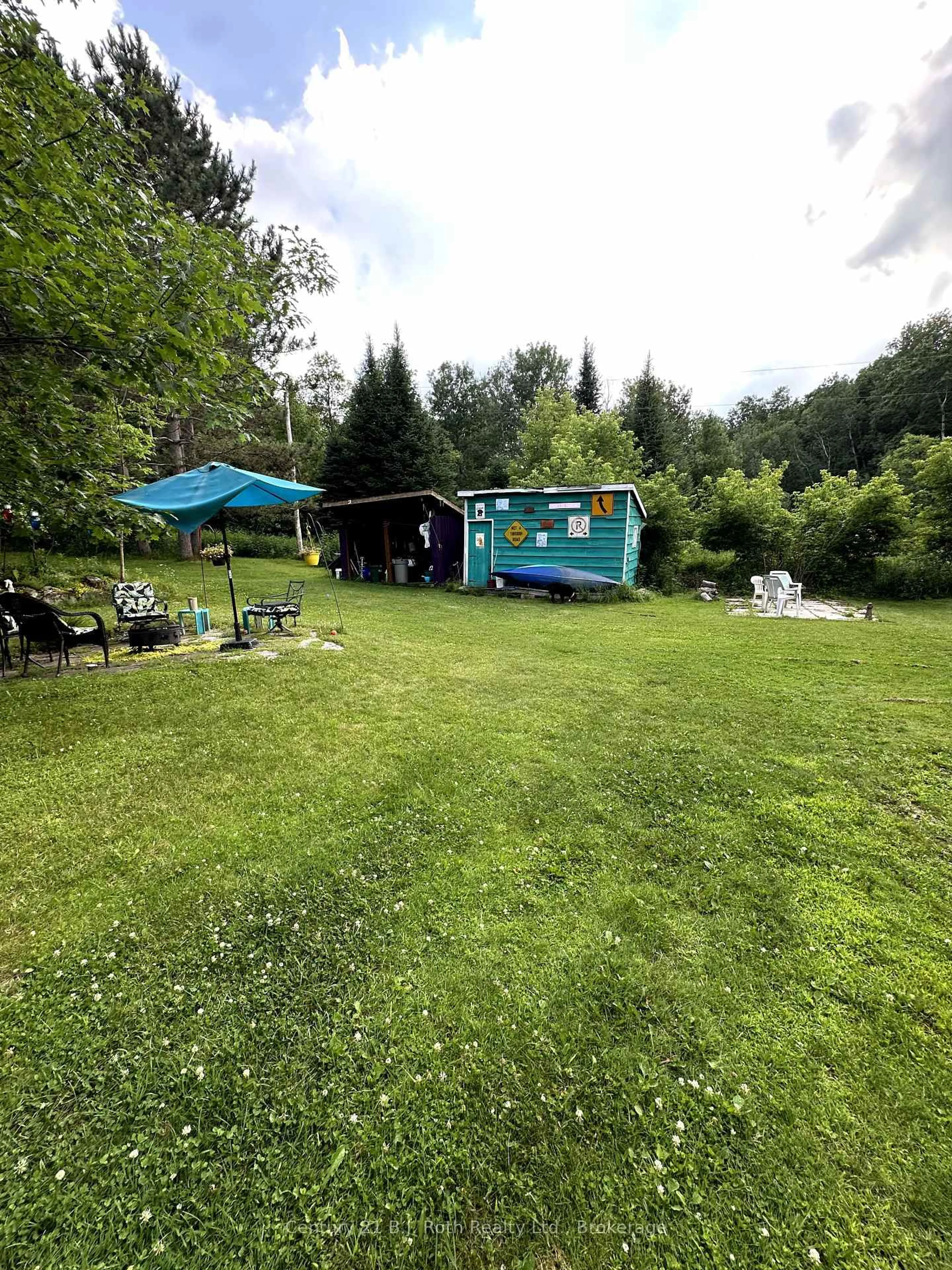 A pic from outside/outdoor area/front of a property/back of a property/a pic from drone, unknown for 4 STOCKING Lane, Huntsville Ontario P1H 1V4