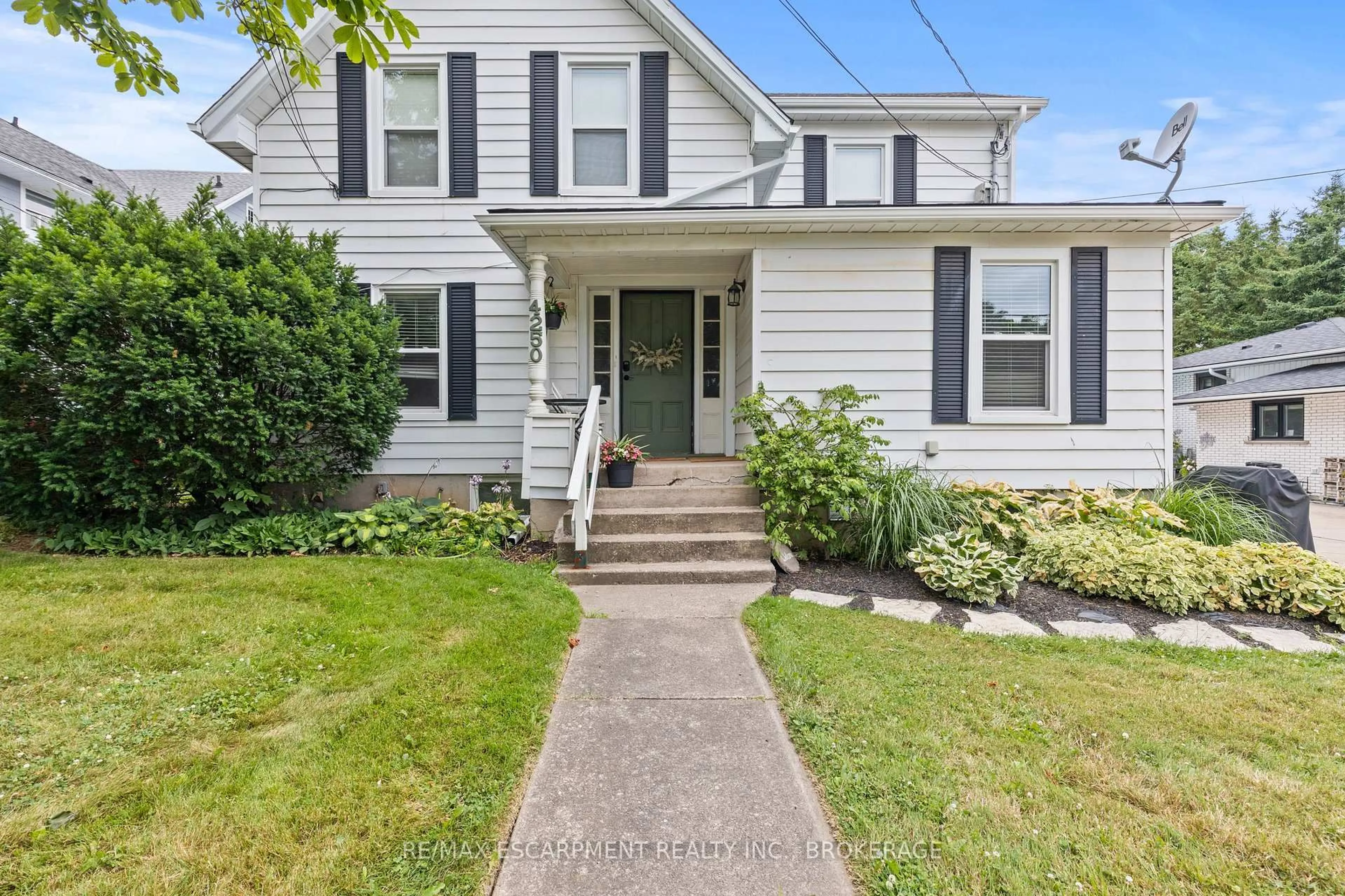 Home with vinyl exterior material, street for 4250 William St, Lincoln Ontario L0R 1B7