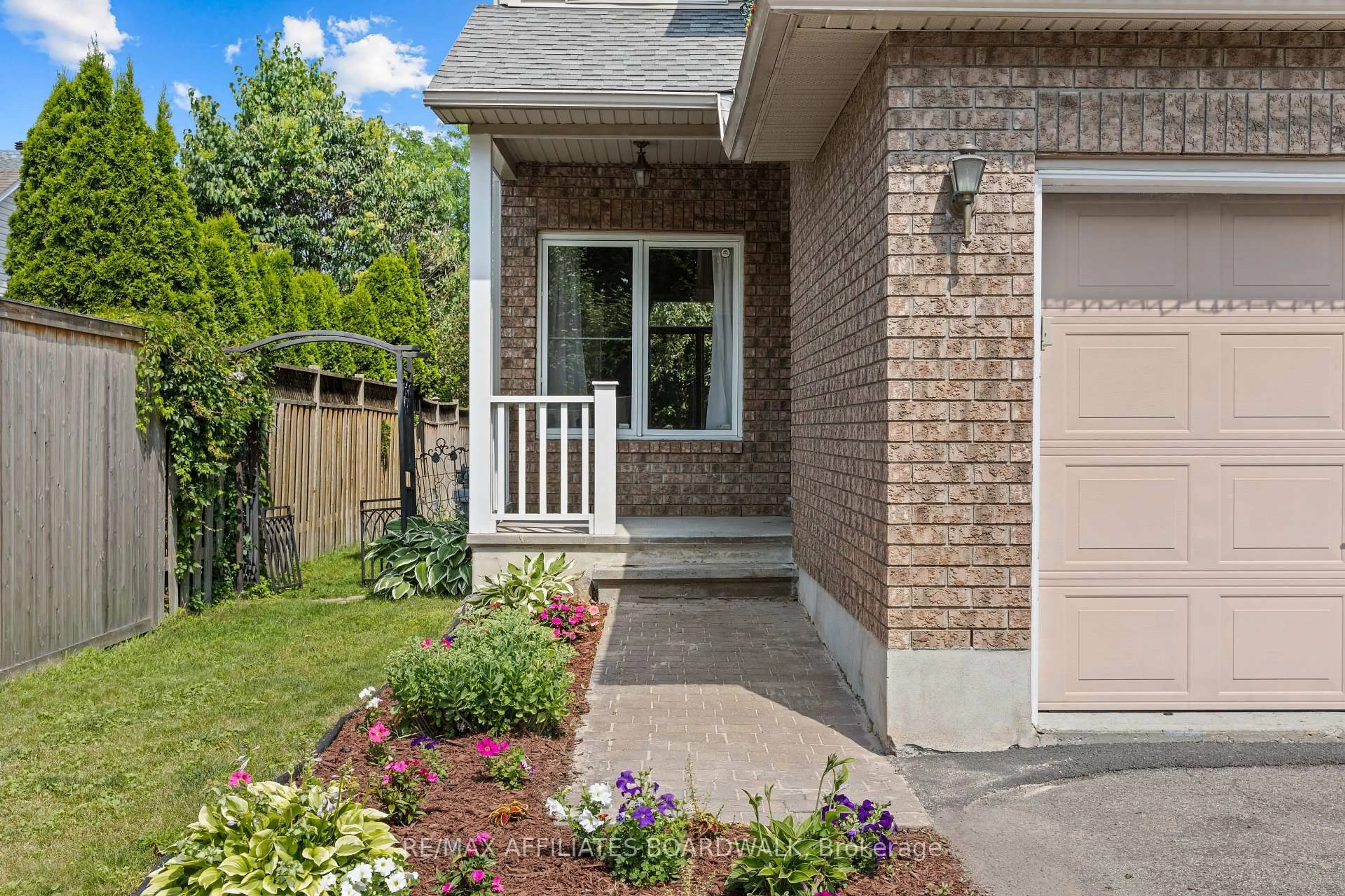 Unknown for 1056 Rocky Harbour Cres, Ottawa Ontario K1V 1V3