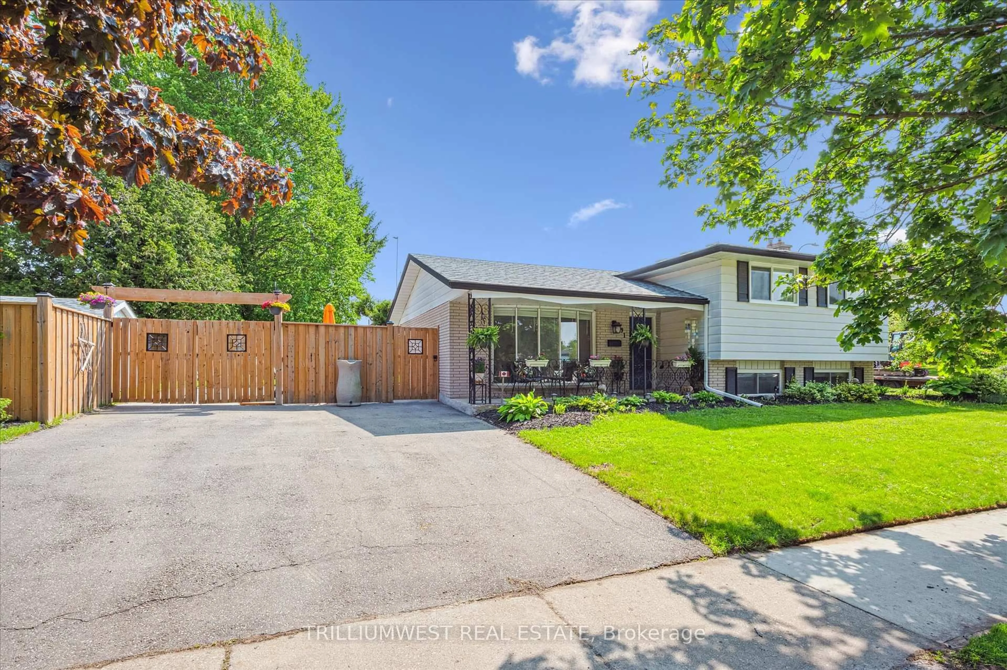 Unknown for 291 Parkmount Dr, Waterloo Ontario N2L 4M9