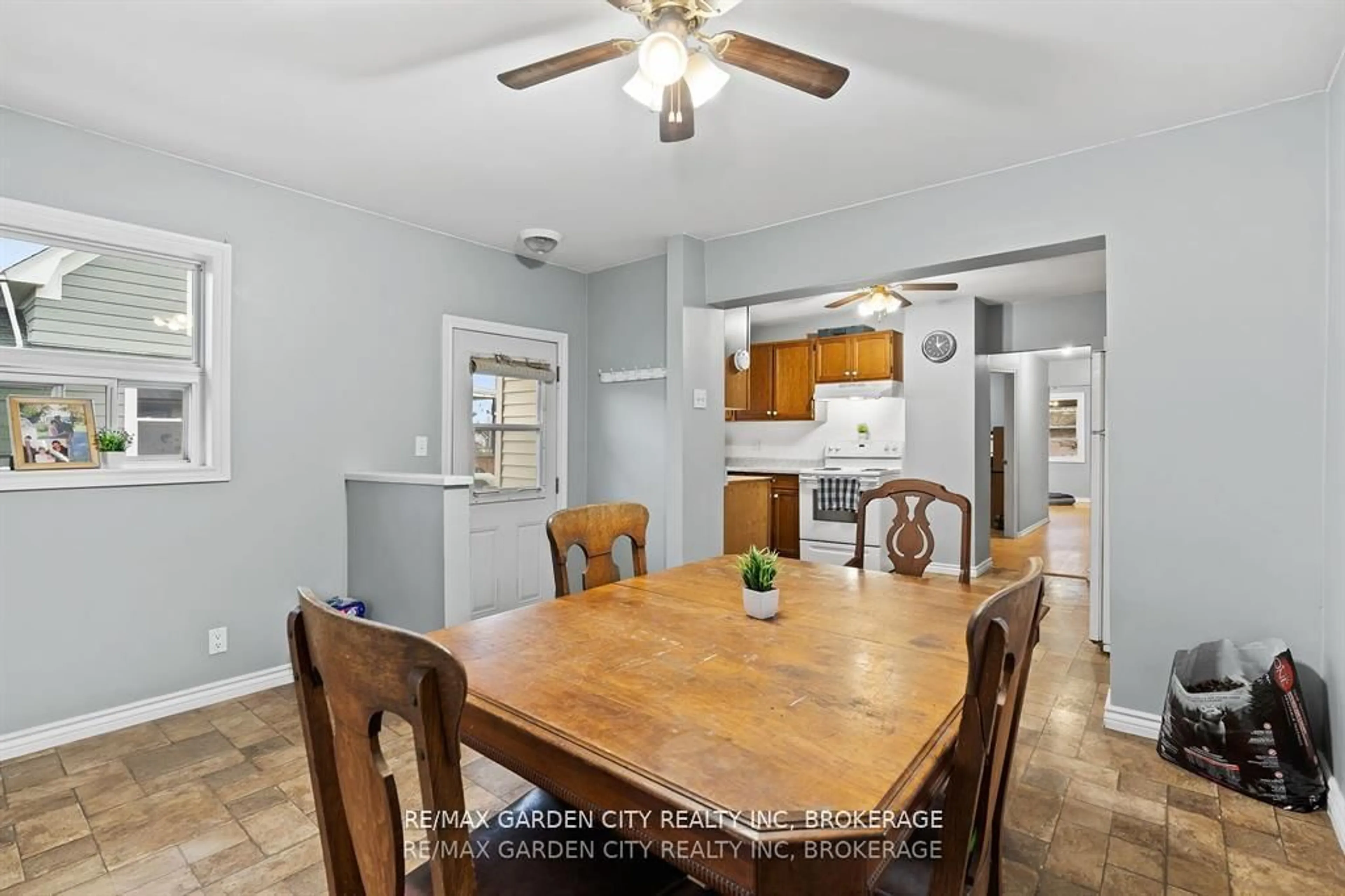 Dining room, ceramic/tile floor for 112 Clara St, Thorold Ontario L2V 1K1