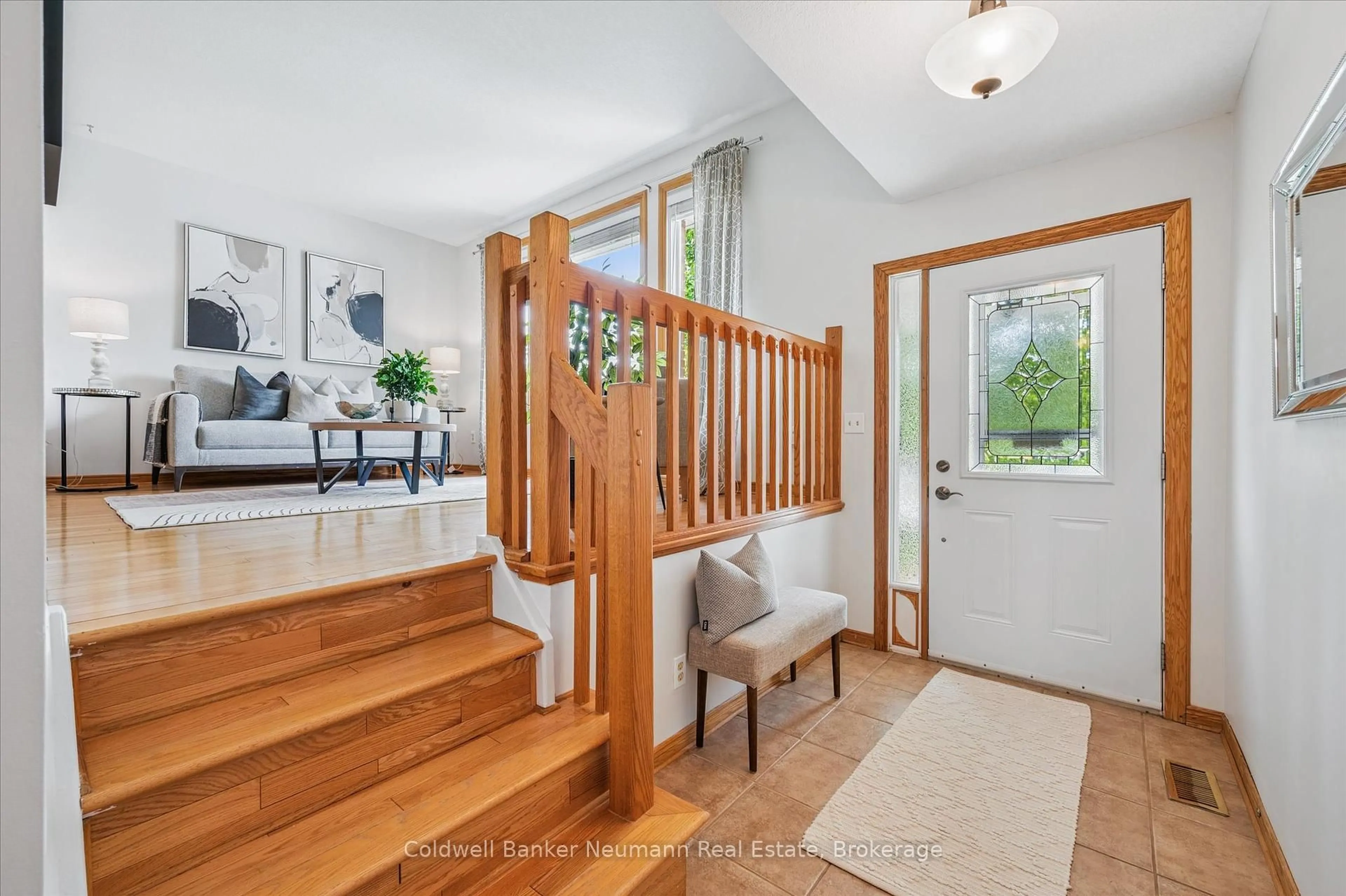 Indoor entryway for 21 Old Colony Tr, Guelph Ontario N1G 4A3