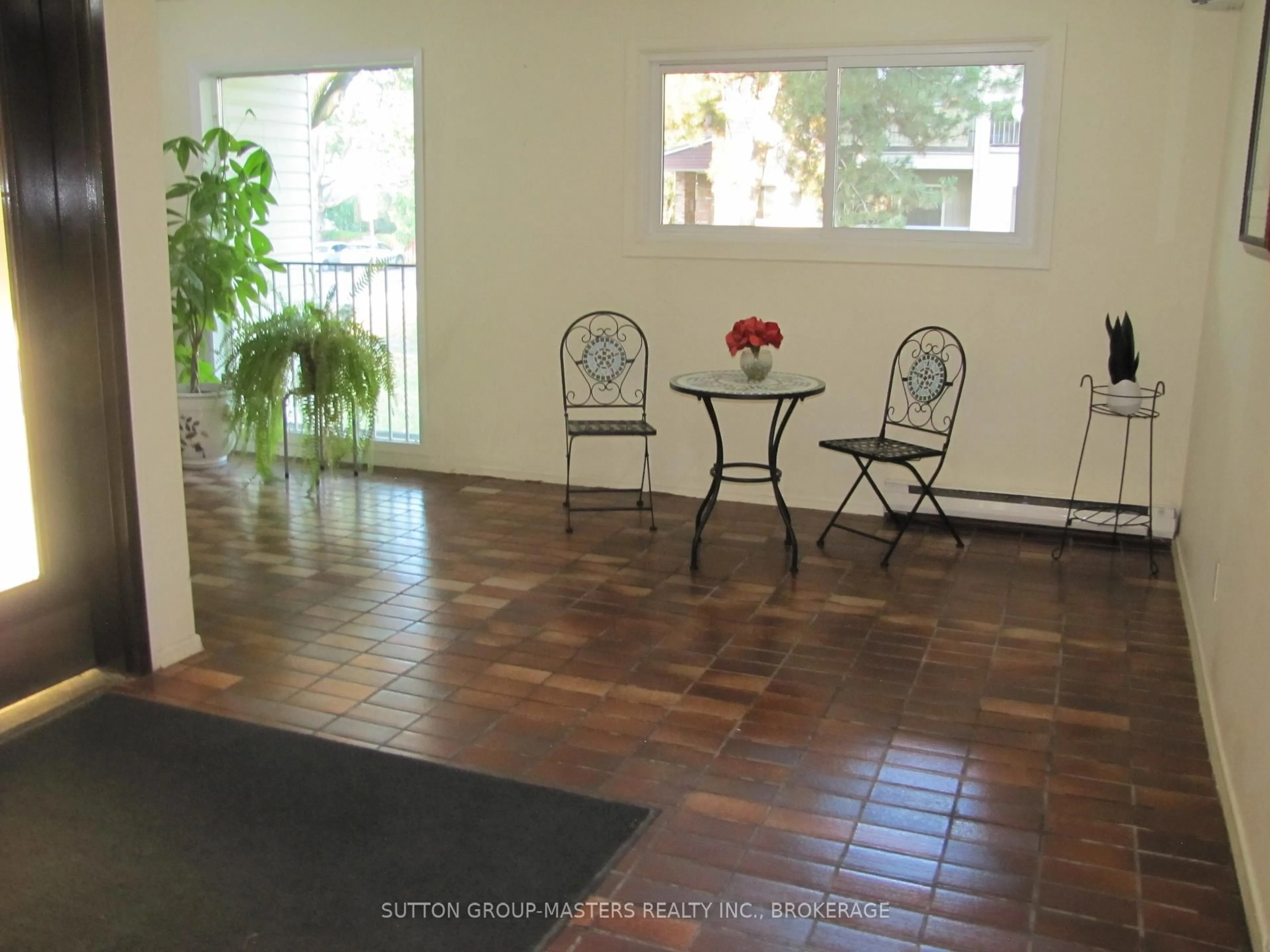 Indoor foyer for 1000 Pembridge Cres #301, Kingston Ontario K7P 1A3