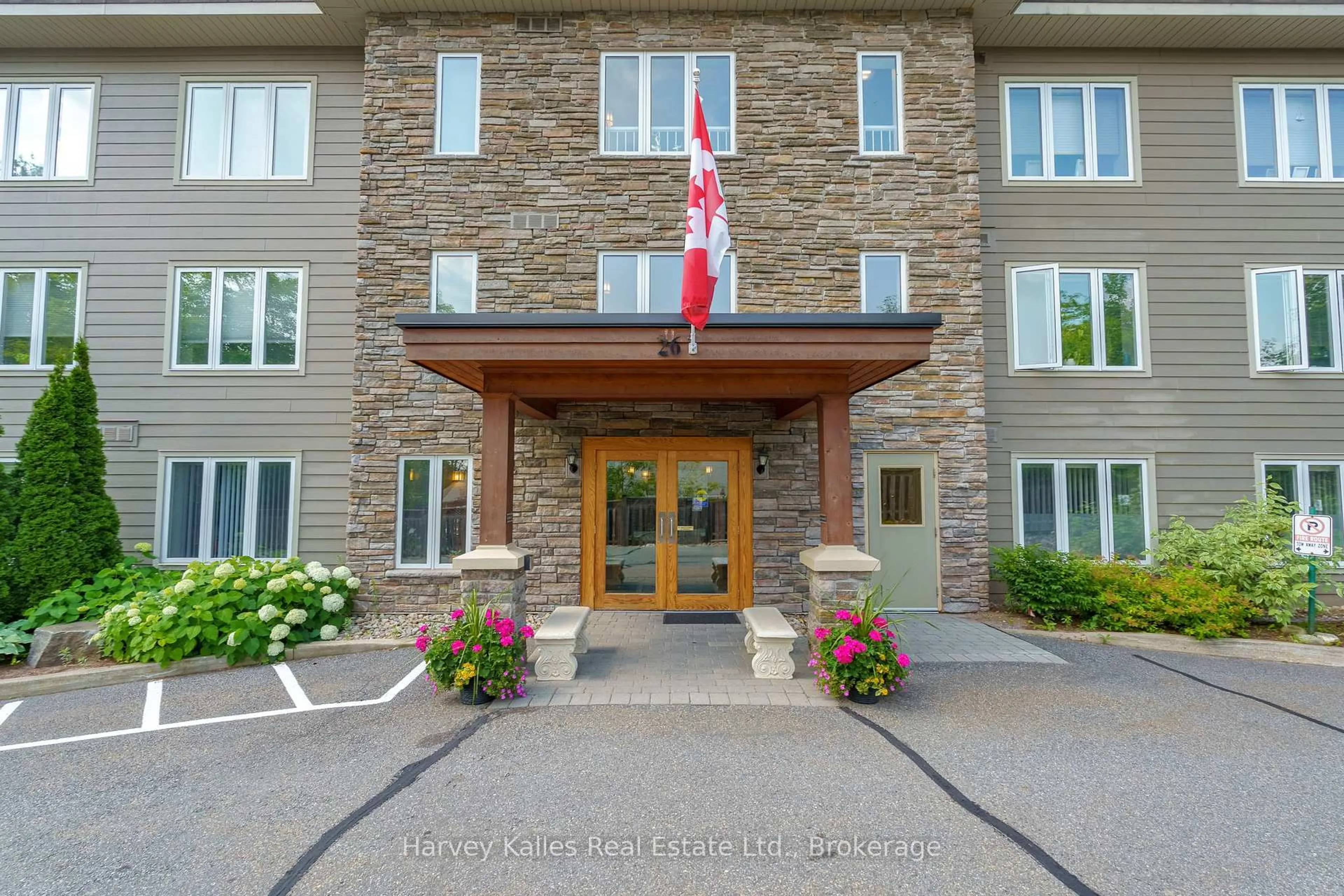 Indoor foyer for 26 Dairy Lane #205, Huntsville Ontario P1H 0A4
