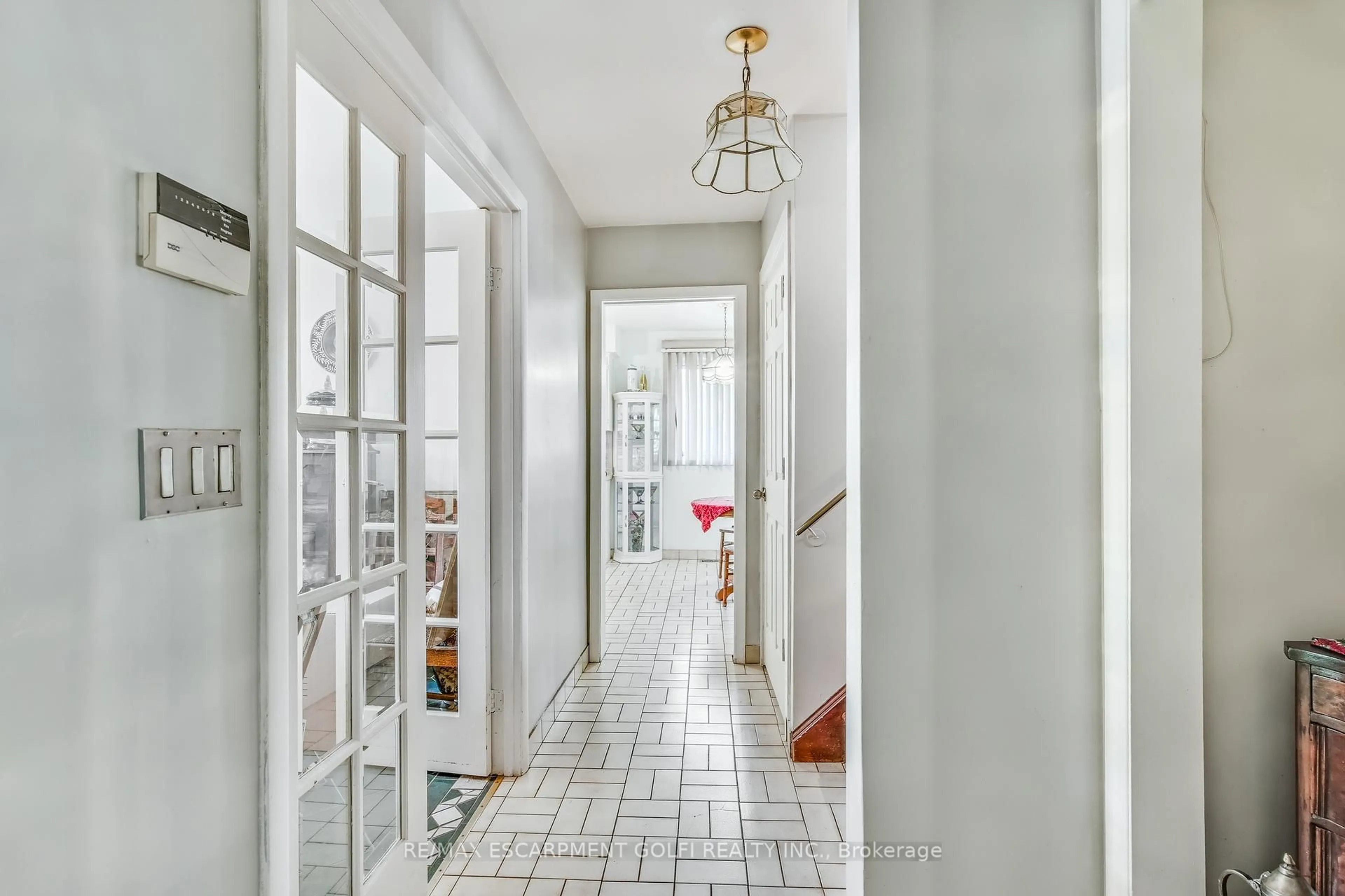 Indoor entryway for 358 Barrick Rd, Port Colborne Ontario L3K 4B5