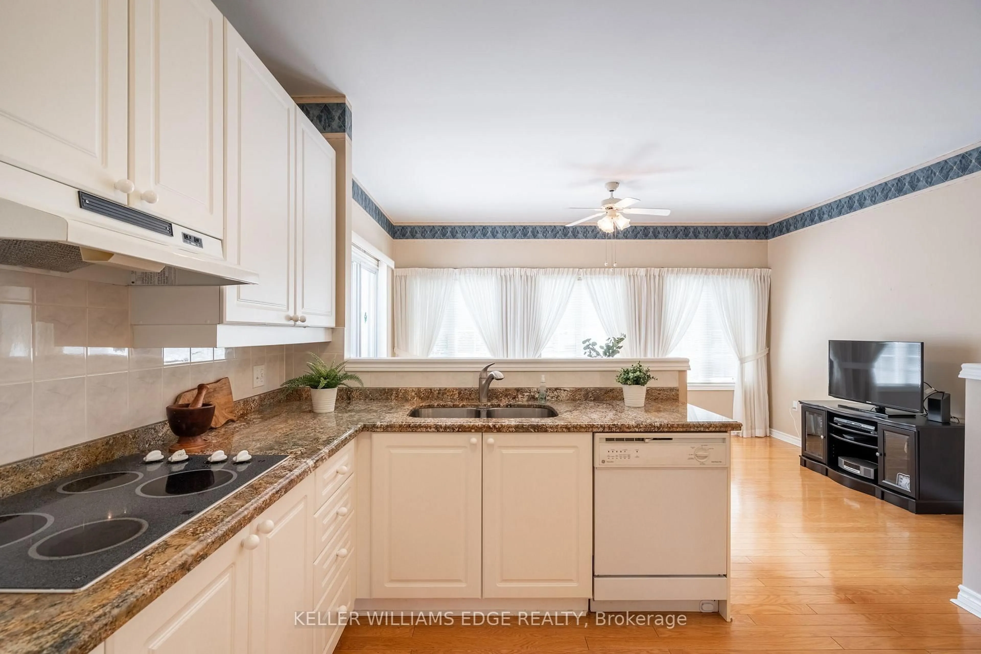 Open concept kitchen, ceramic/tile floor for 281 Silverbirch Blvd, Hamilton Ontario L0R 1W0