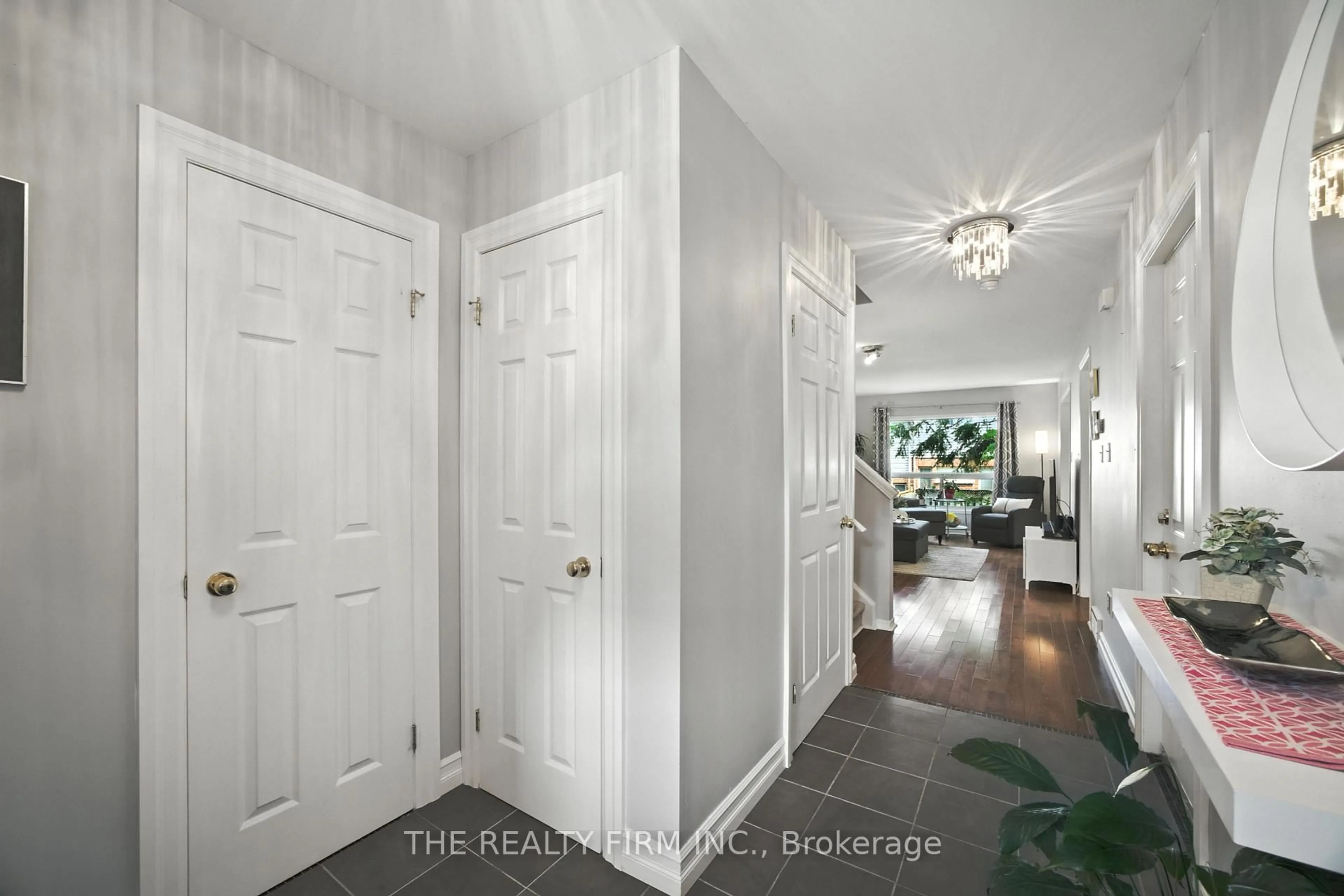 Indoor entryway for 1100 Byron Baseline Rd #52, London South Ontario N6K 4M3