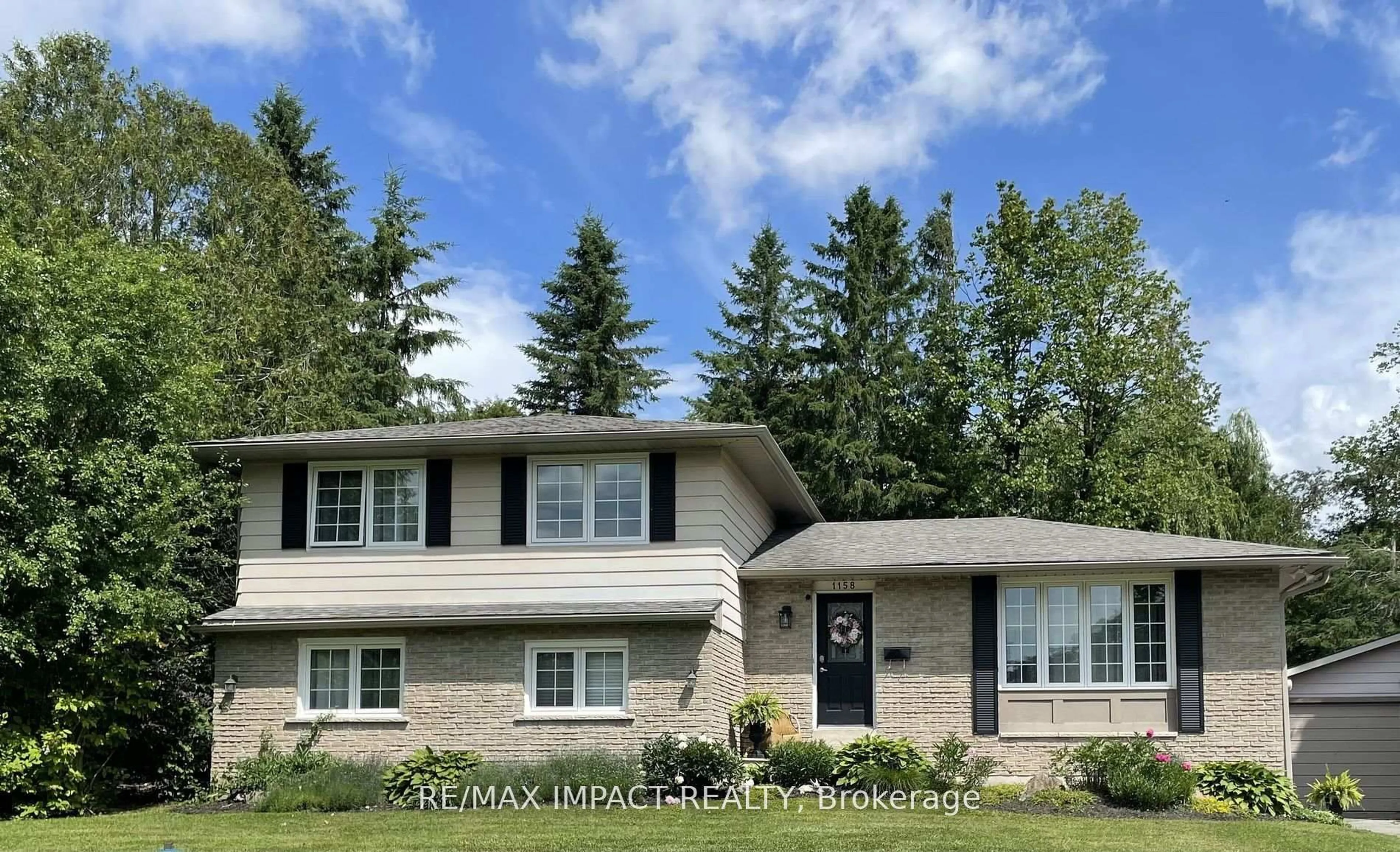 Home with vinyl exterior material, street for 1158 Weller St, Peterborough West Ontario K9J 7M8