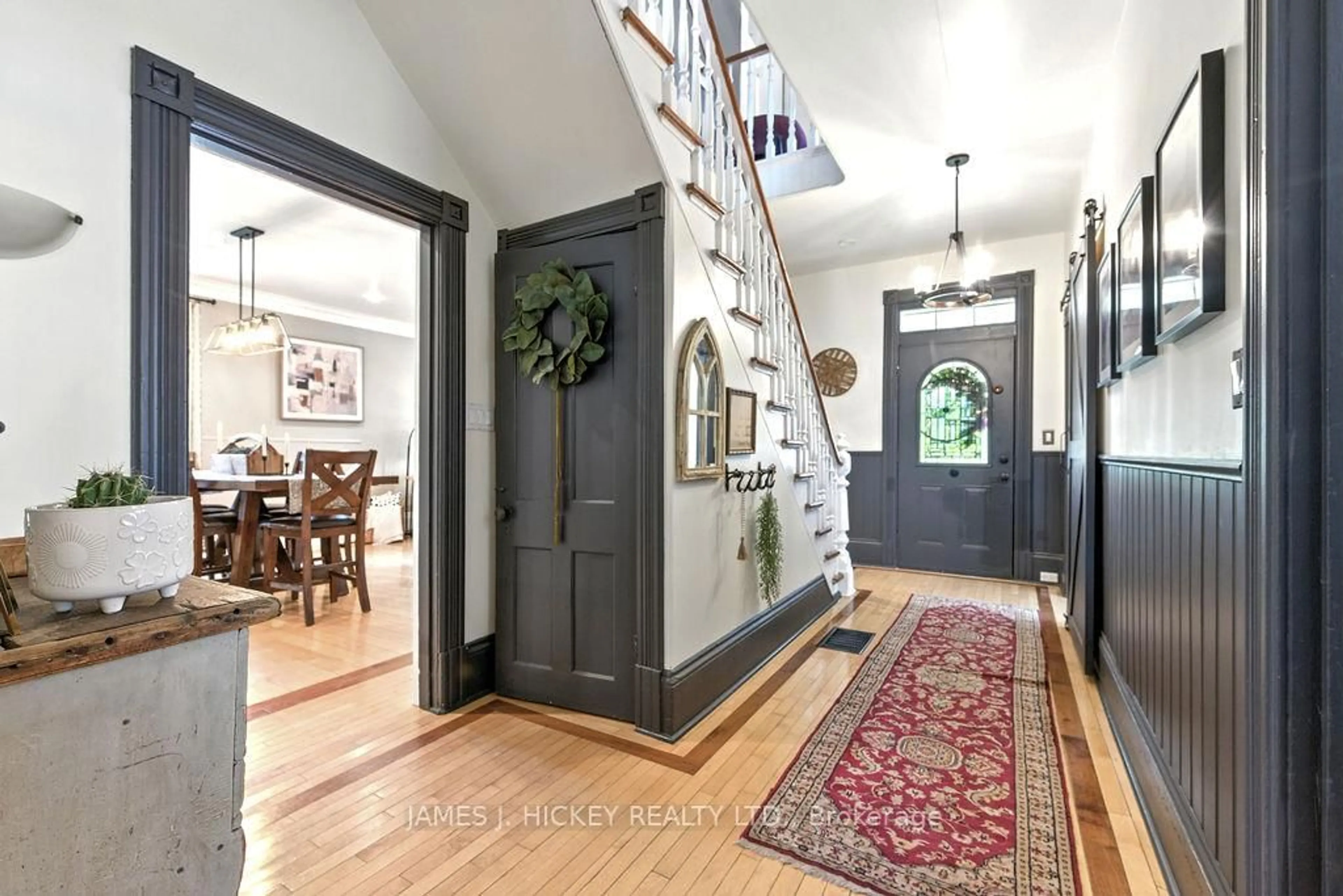 Indoor entryway for 1077 Allan Rd, Deep River Ontario K0J 1P0