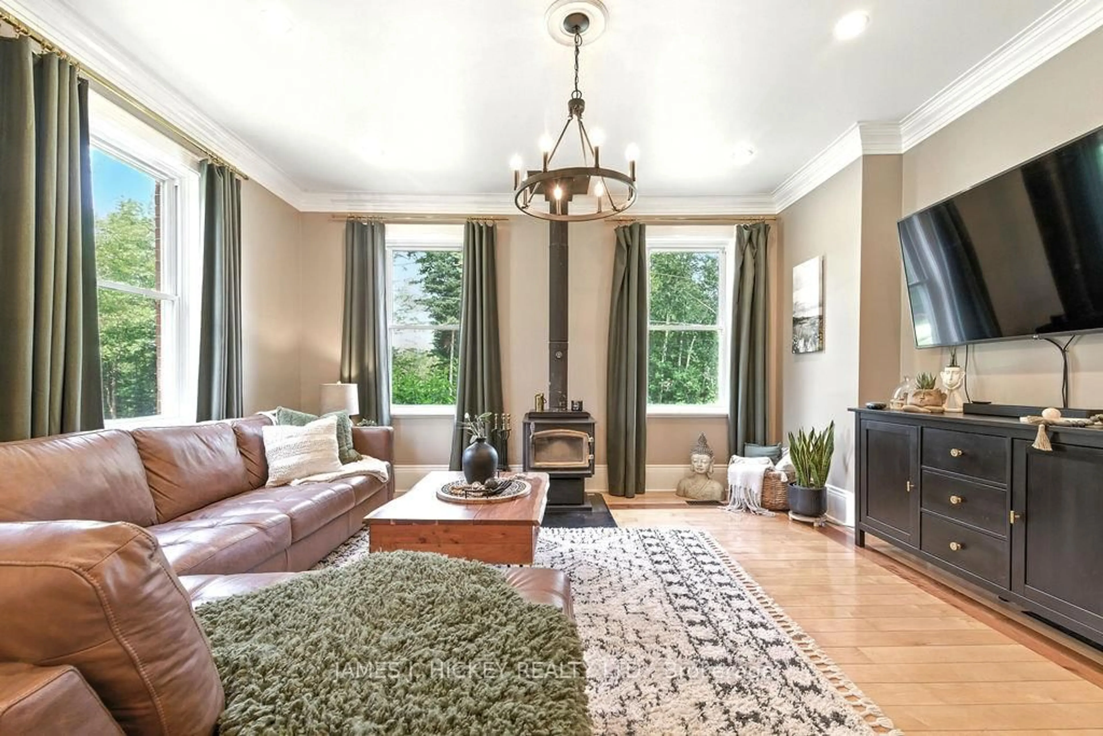 Living room with furniture, unknown for 1077 Allan Rd, Deep River Ontario K0J 1P0