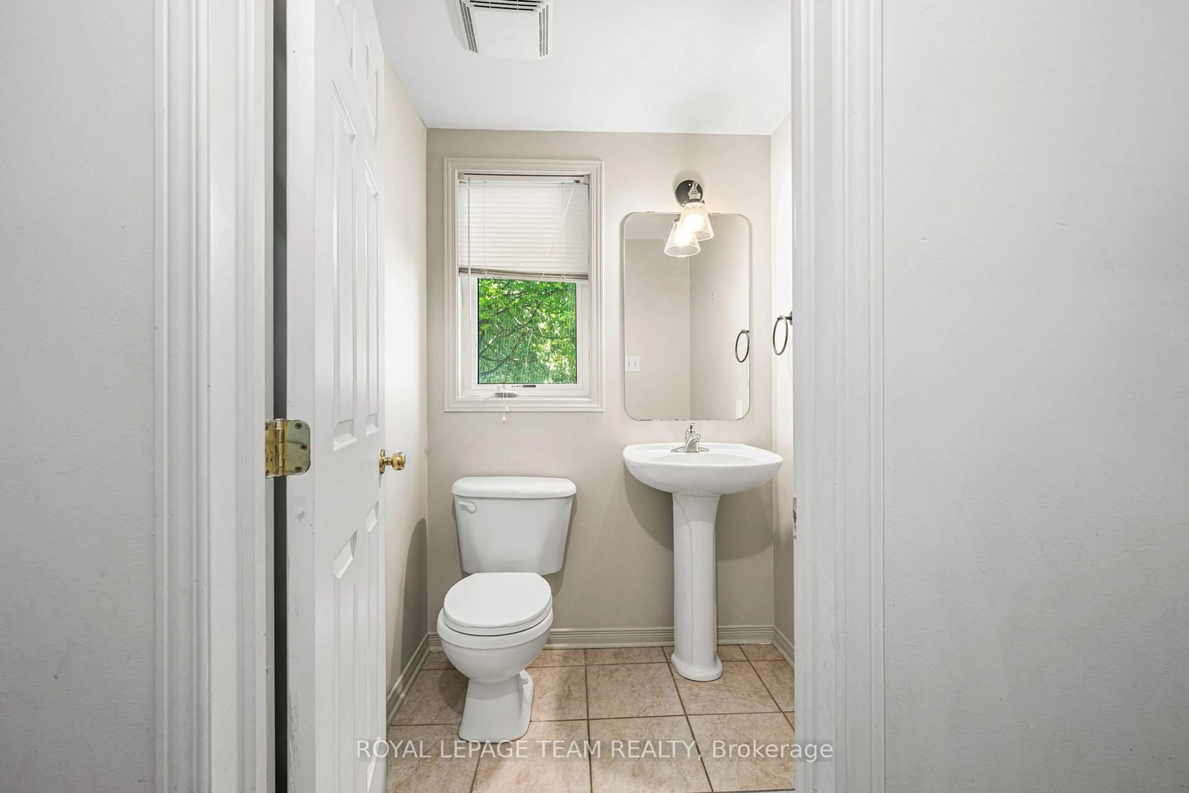 Standard bathroom, ceramic/tile floor for 156 Claridge Dr, Ottawa Ontario K2J 5G9