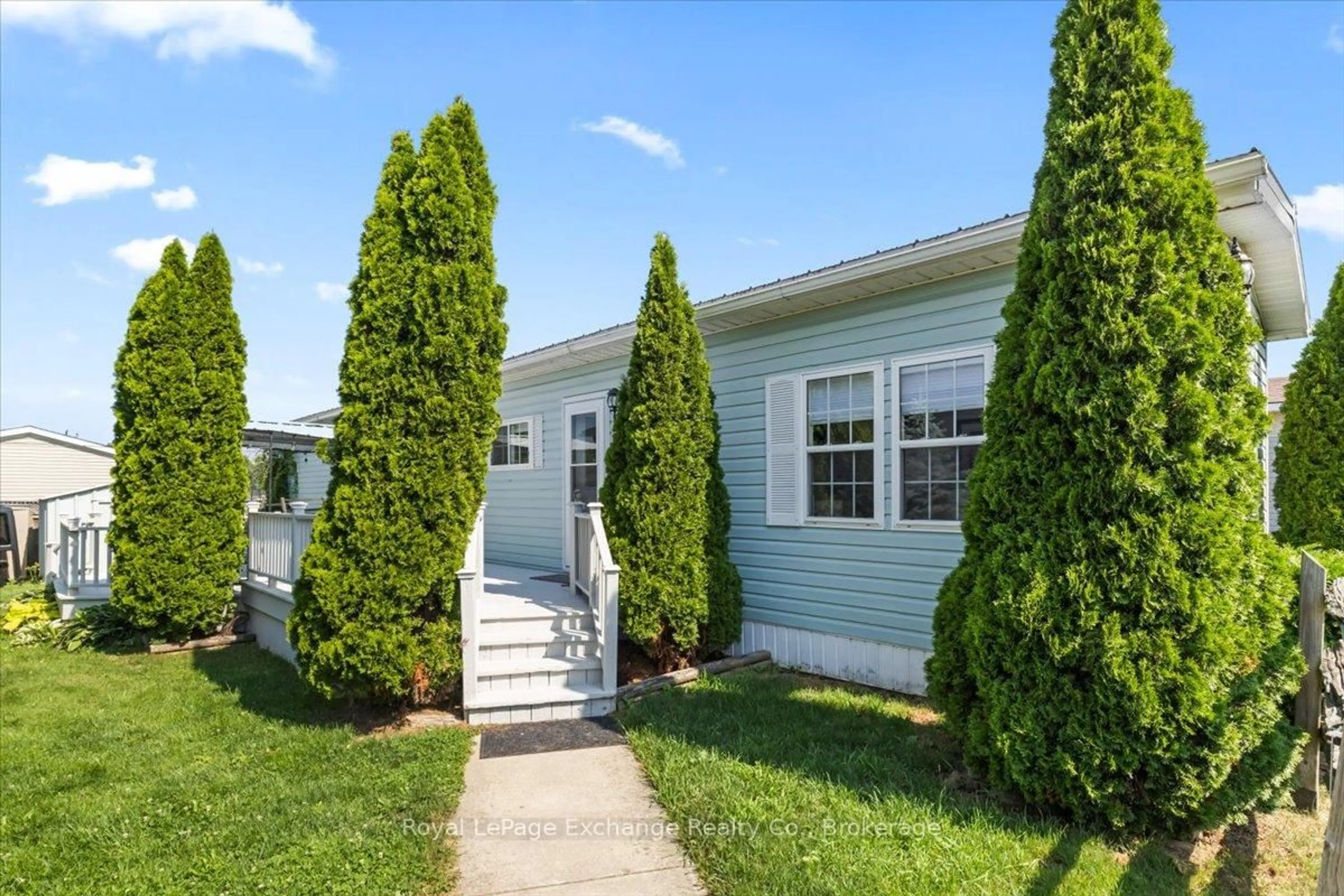 Home with vinyl exterior material, street for 70 APPLEWOOD Blvd, Kincardine Ontario N0G 2T0