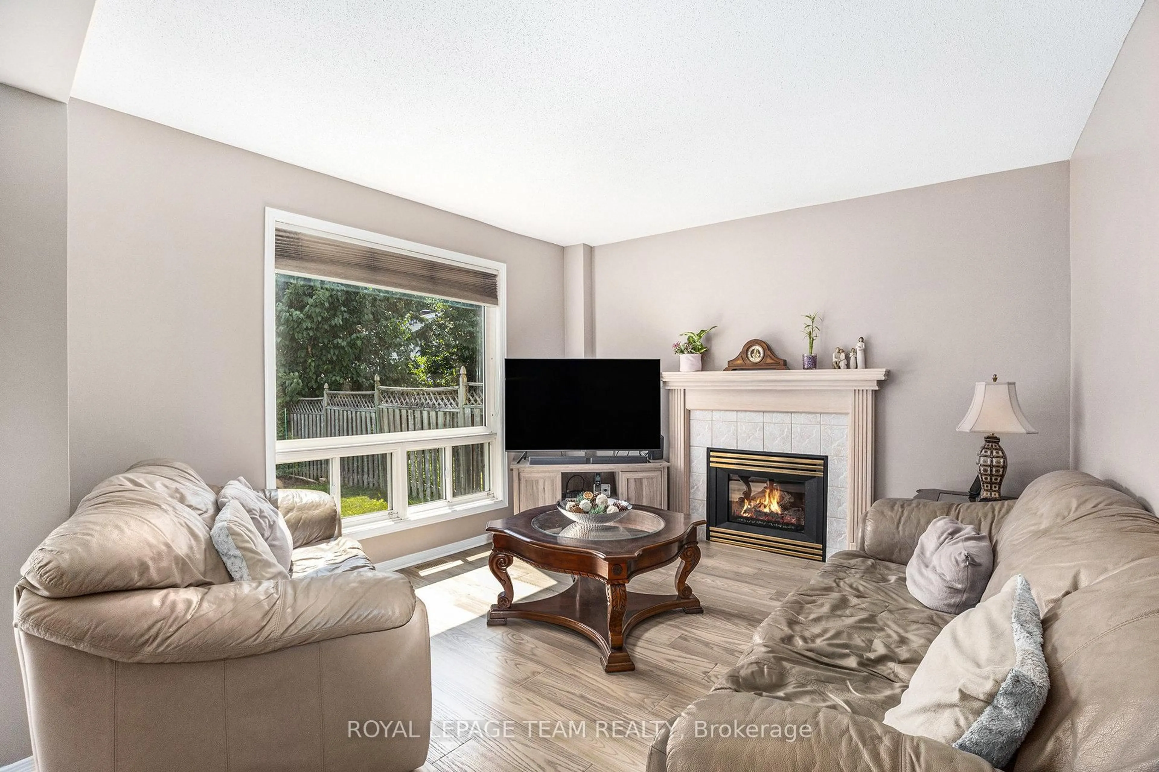 Living room with furniture, unknown for 36 Nakota Way, Ottawa Ontario K2J 4M3