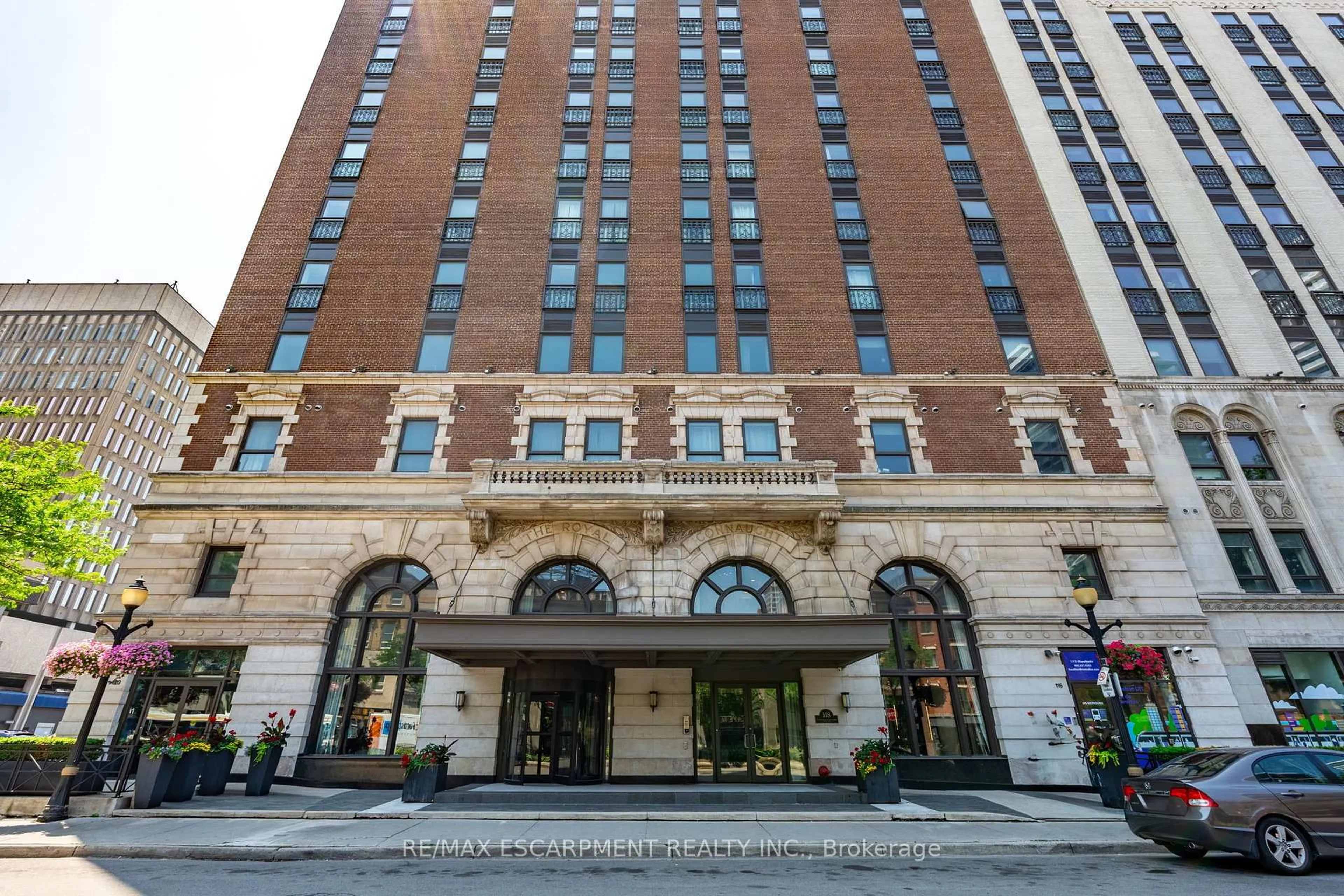Indoor foyer for 118 King St #921, Hamilton Ontario L8N 0A9