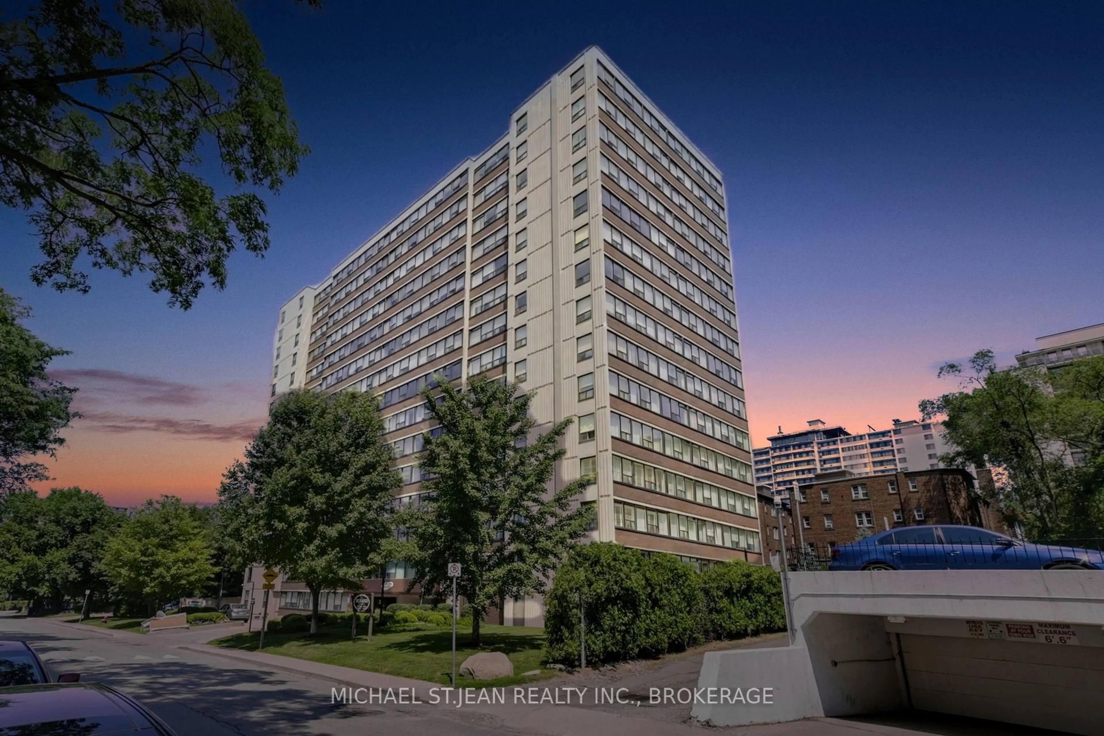 A pic from outside/outdoor area/front of a property/back of a property/a pic from drone, building for 120 Duke St #1204, Hamilton Ontario L8P 4T1