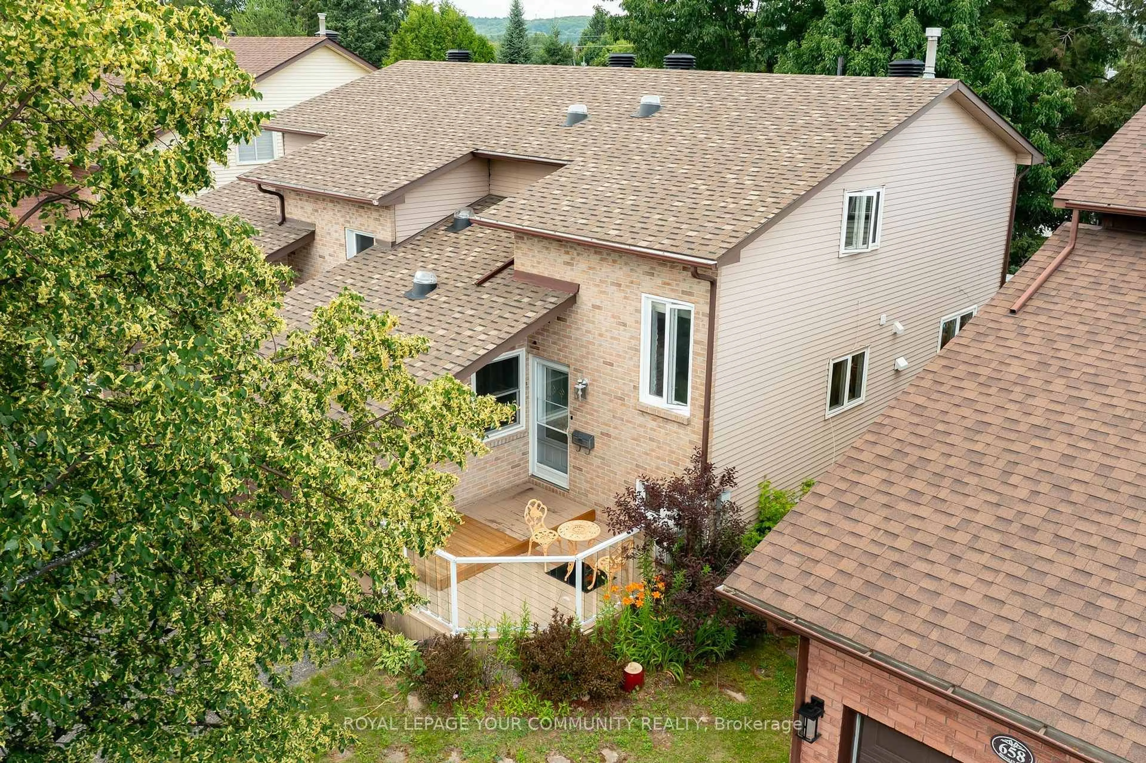 A pic from outside/outdoor area/front of a property/back of a property/a pic from drone, city buildings view from balcony for 654 Bromley Ave, North Bay Ontario P1B 9H9