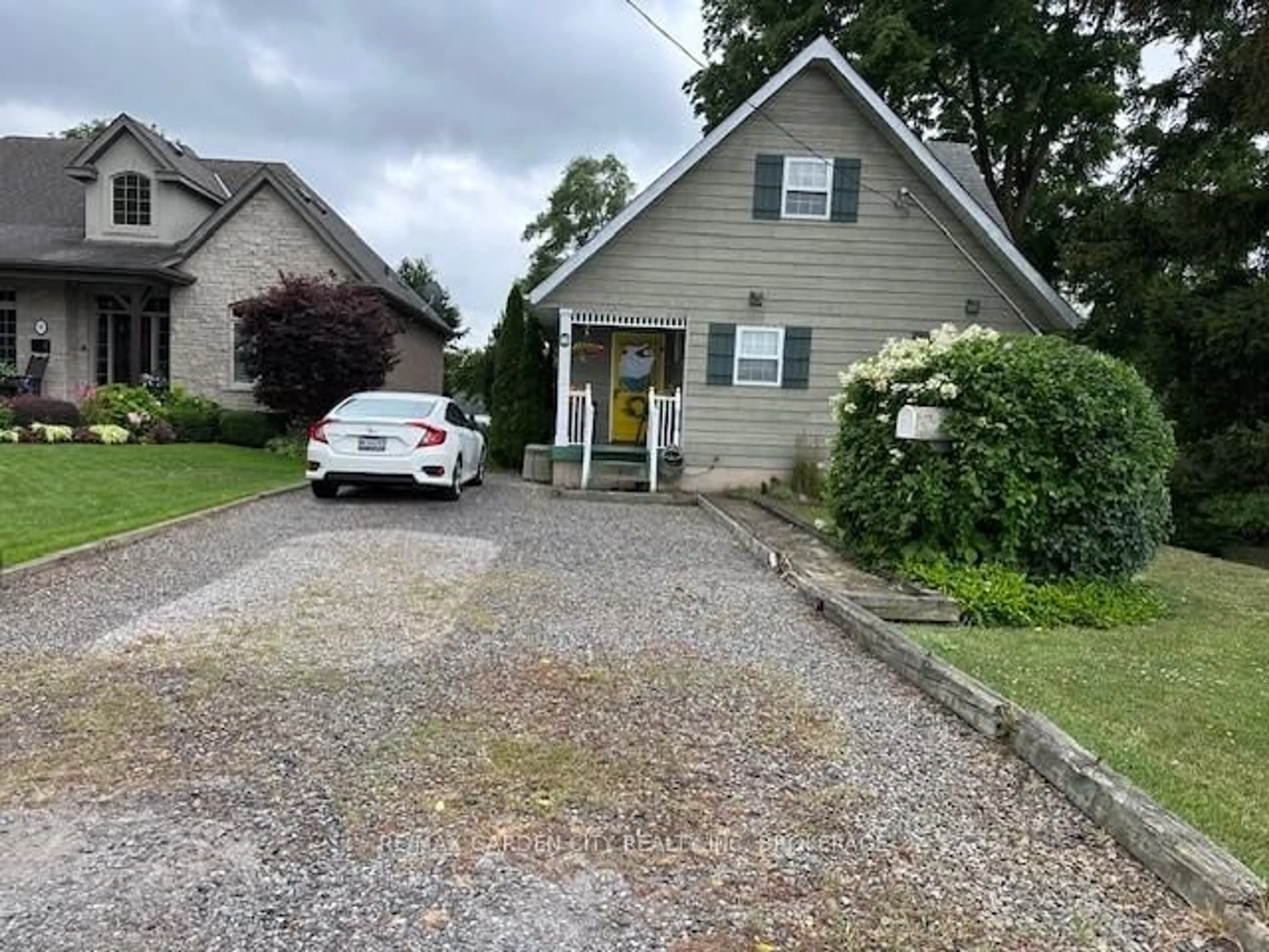 A pic from outside/outdoor area/front of a property/back of a property/a pic from drone, street for 7 Marlatts Rd, Thorold Ontario L2V 1M9