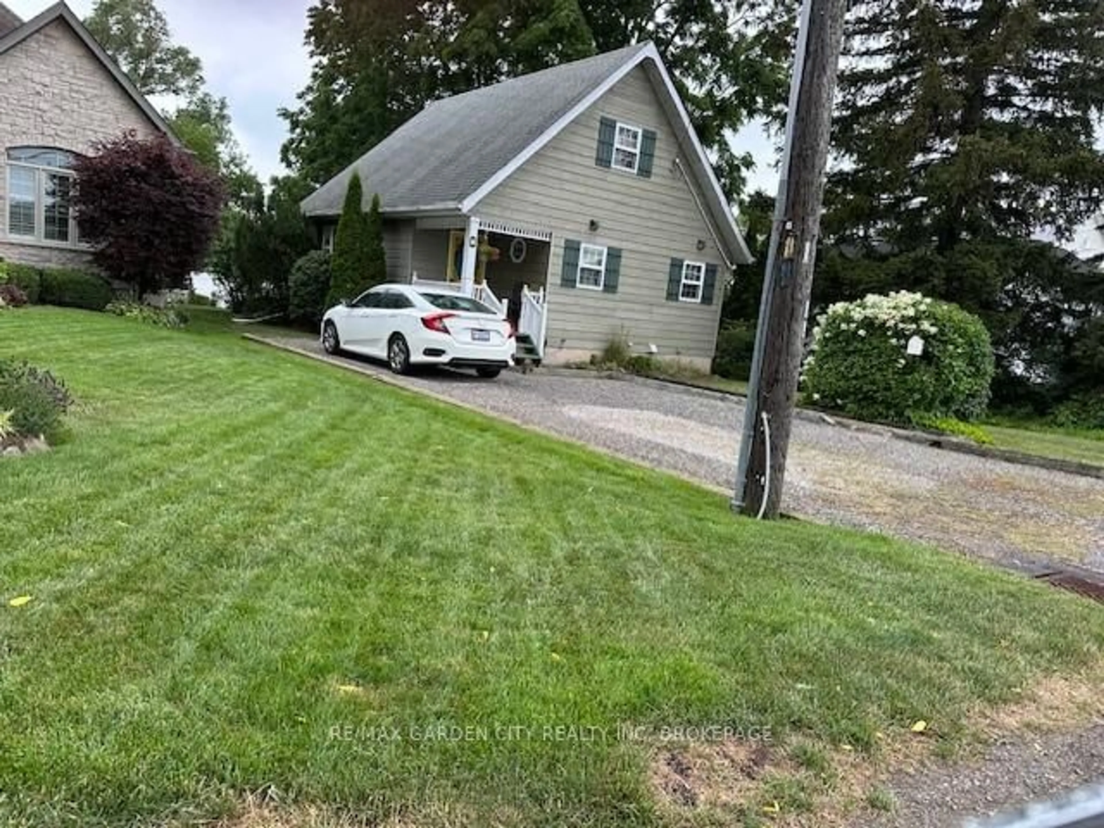 A pic from outside/outdoor area/front of a property/back of a property/a pic from drone, street for 7 Marlatts Rd, Thorold Ontario L2V 1M9
