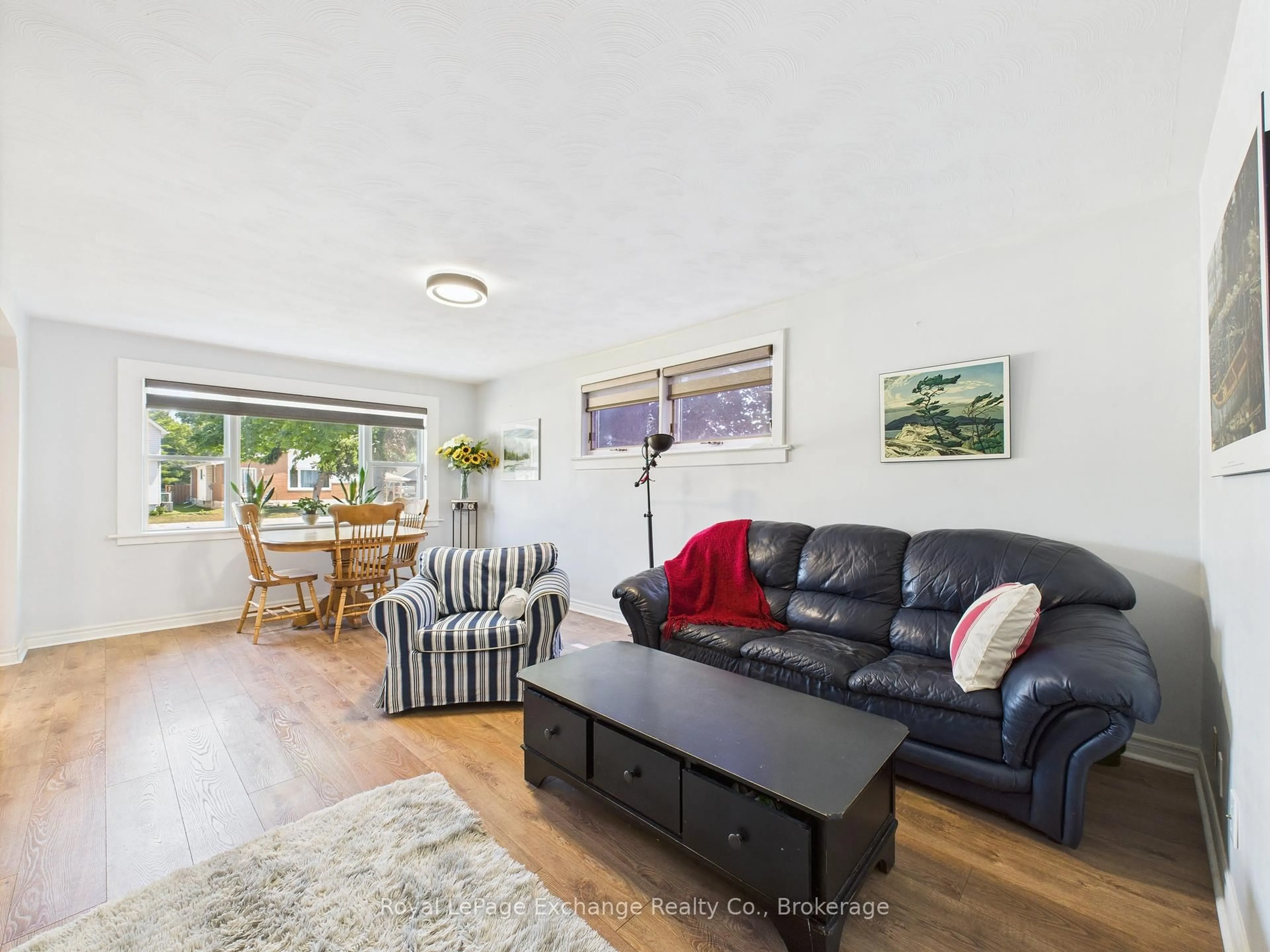 Living room with furniture, wood/laminate floor for 152 Bayfield Rd, Goderich Ontario N7A 3G3
