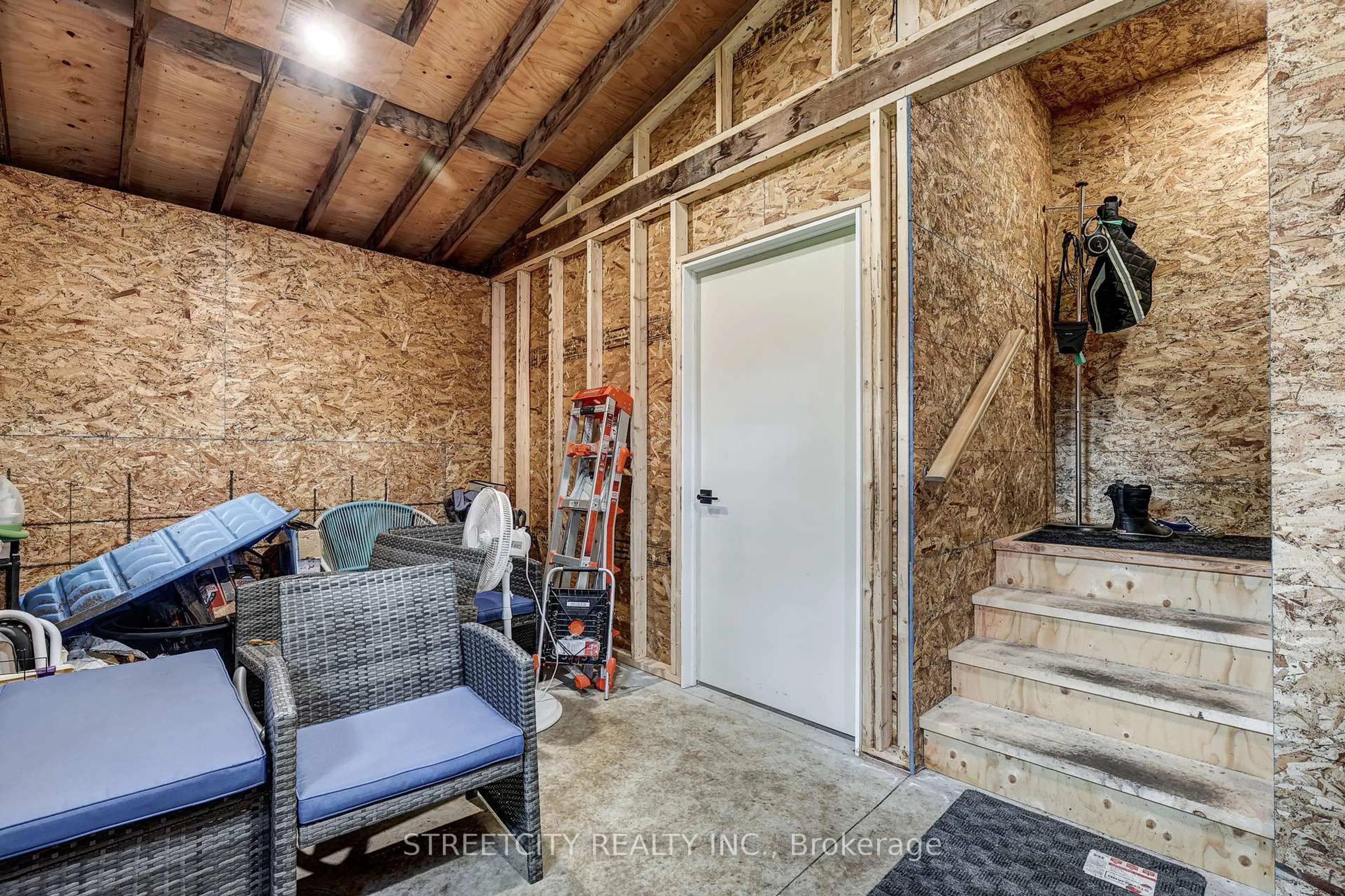 Unknown for 1163 York St, London East Ontario N5W 2T8