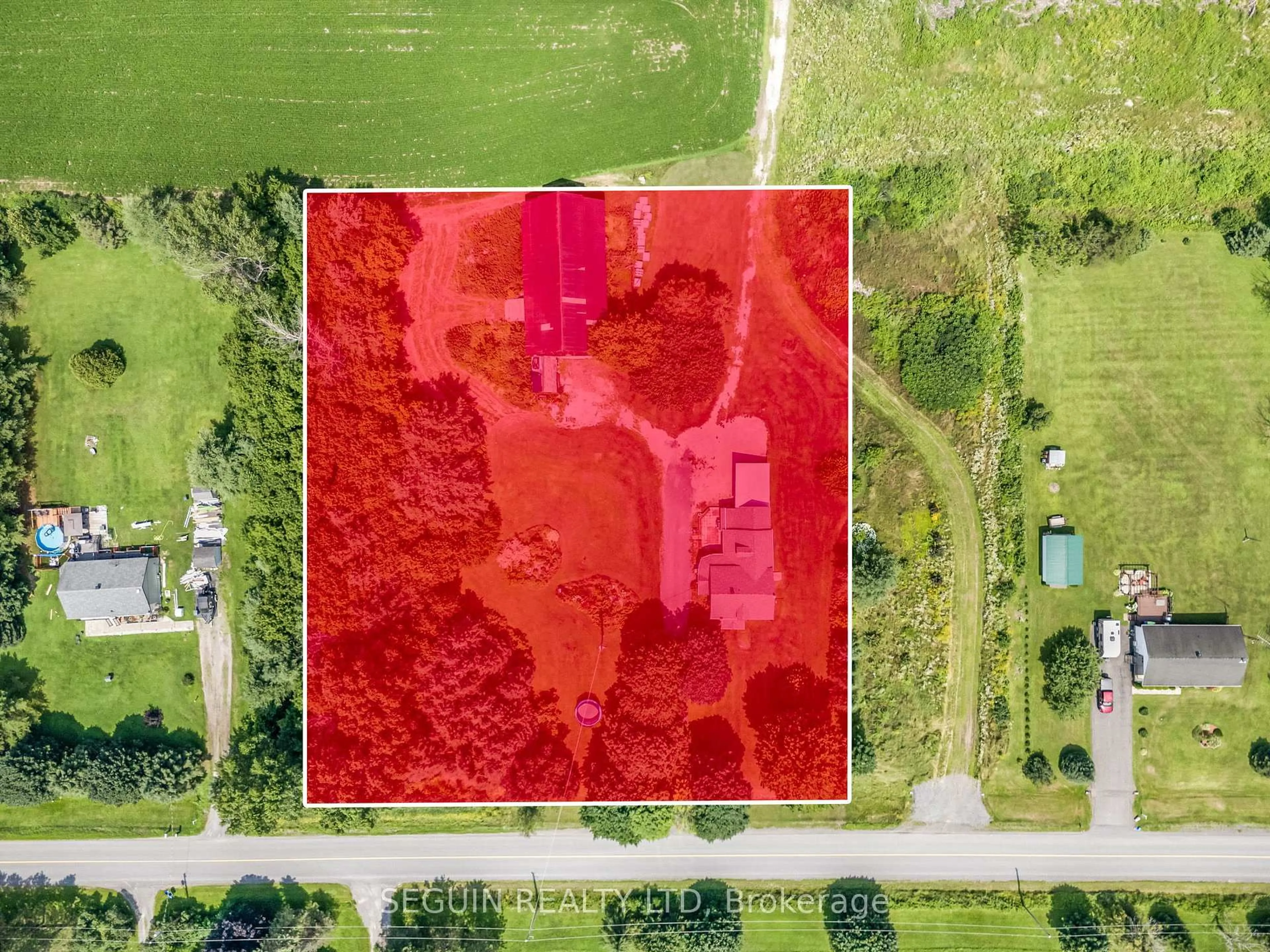A pic from outside/outdoor area/front of a property/back of a property/a pic from drone, street for 461 Greenlane Rd, Champlain Ontario K6A 2R2
