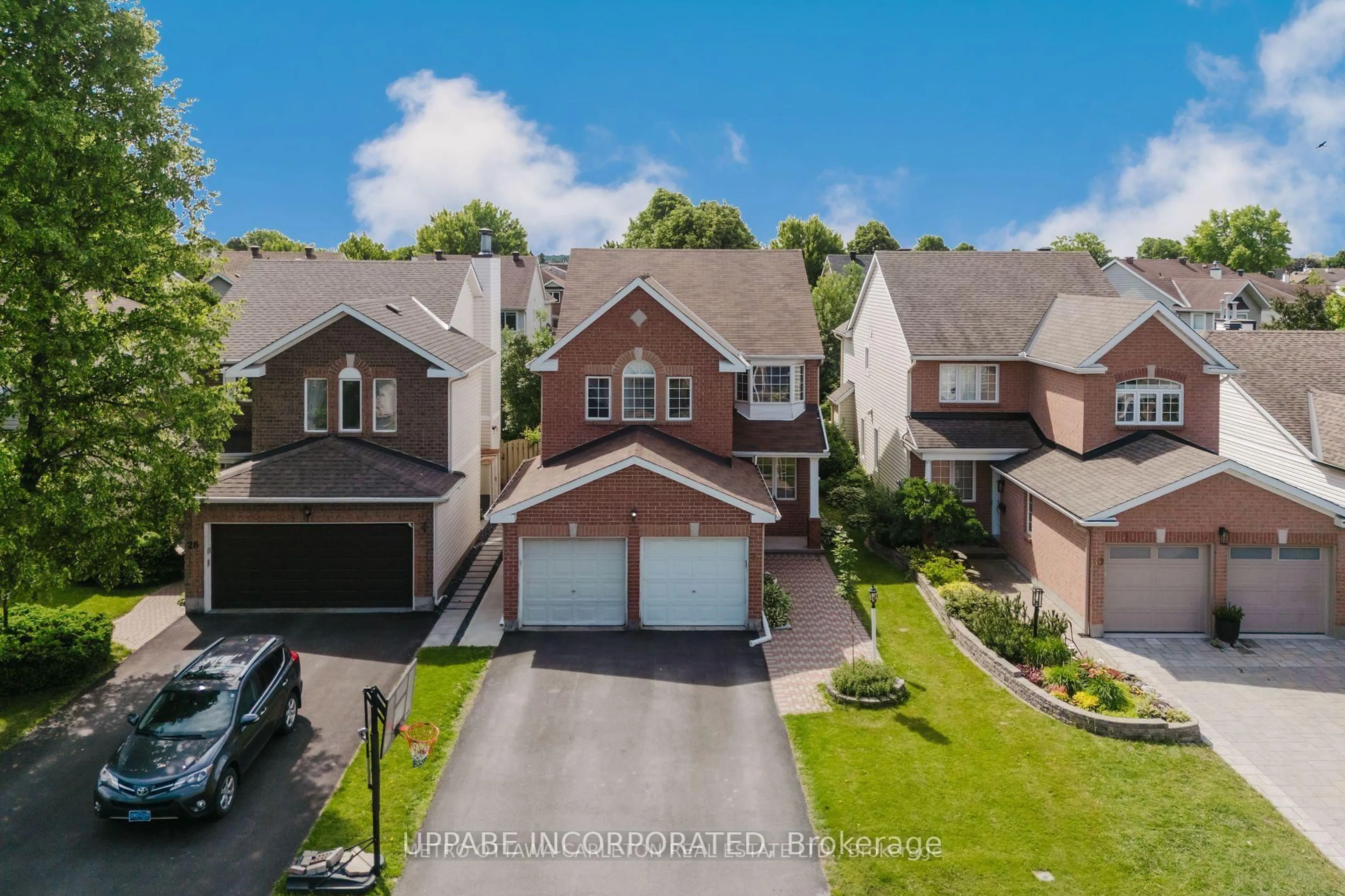 A pic from outside/outdoor area/front of a property/back of a property/a pic from drone, street for 28 Armagh Way, Ottawa Ontario K2J 4C3