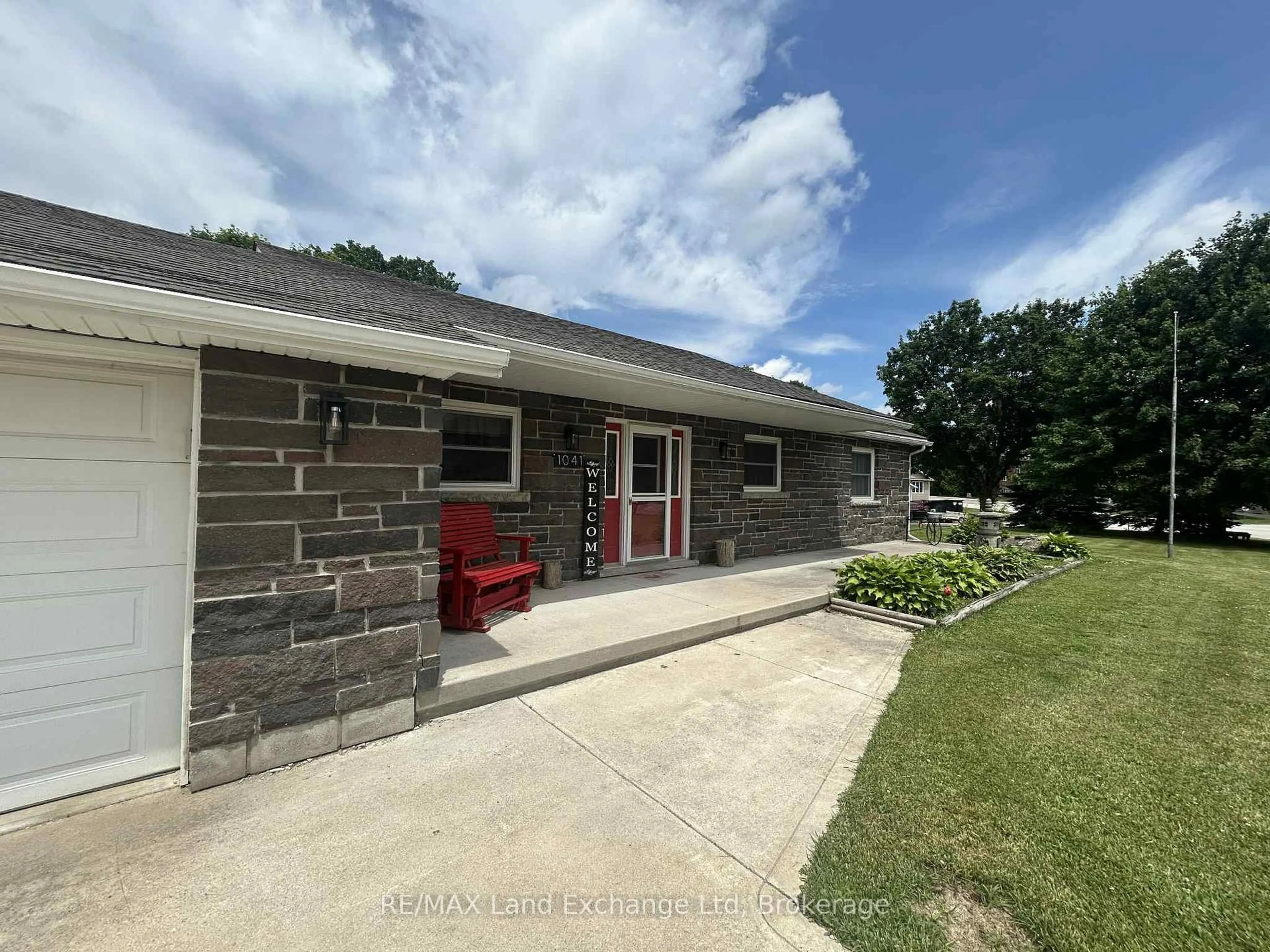 A pic from outside/outdoor area/front of a property/back of a property/a pic from drone, unknown for 1041 Main St, Howick Ontario N0G 2X0