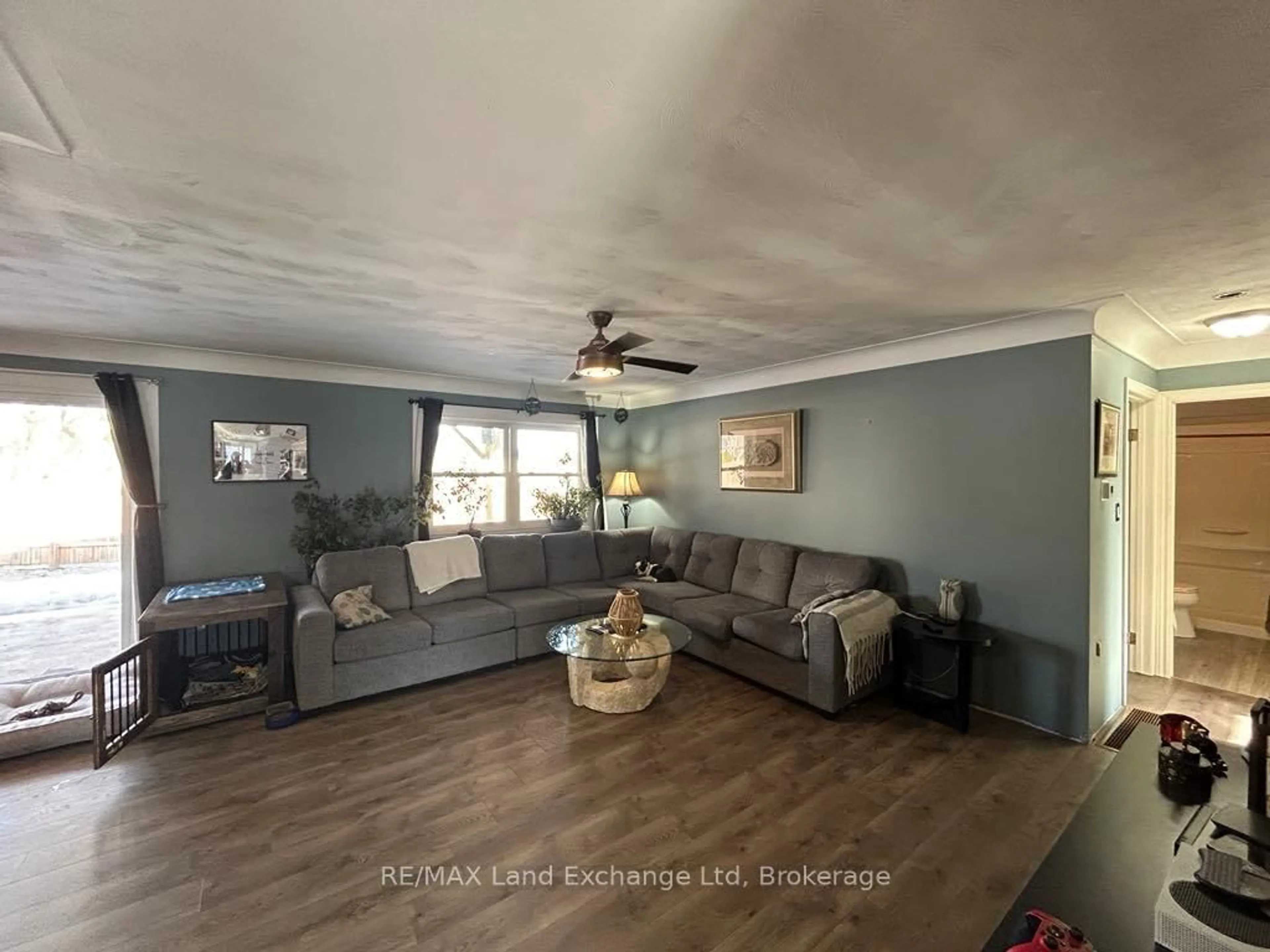 Living room with furniture, unknown for 1041 Main St, Howick Ontario N0G 2X0