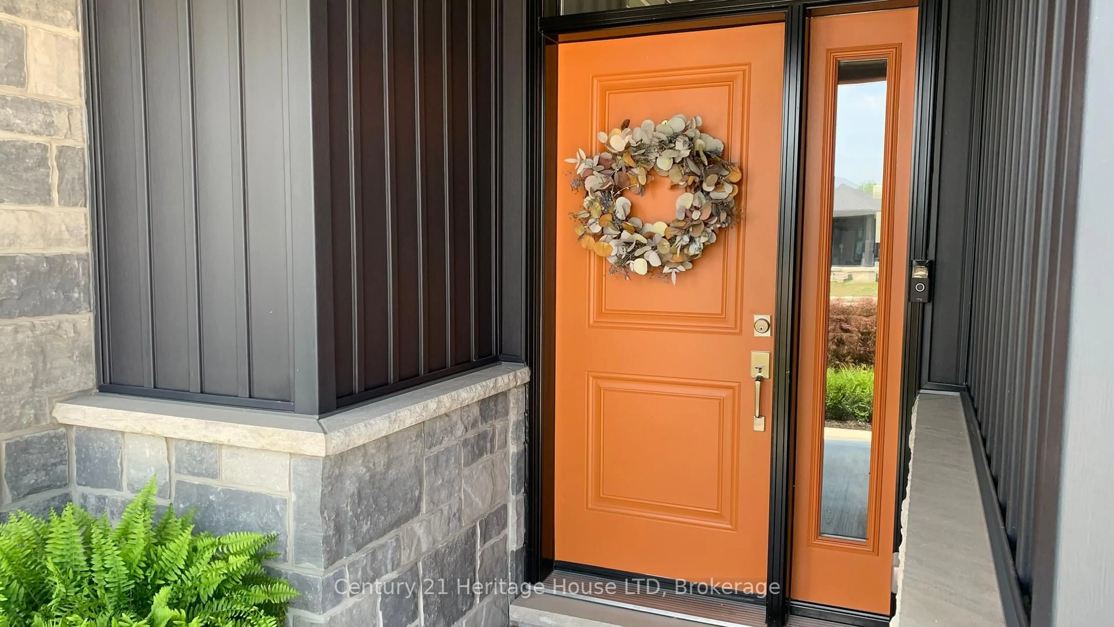 Indoor entryway for 281 REGATTA Dr, Welland Ontario L3B 6E7