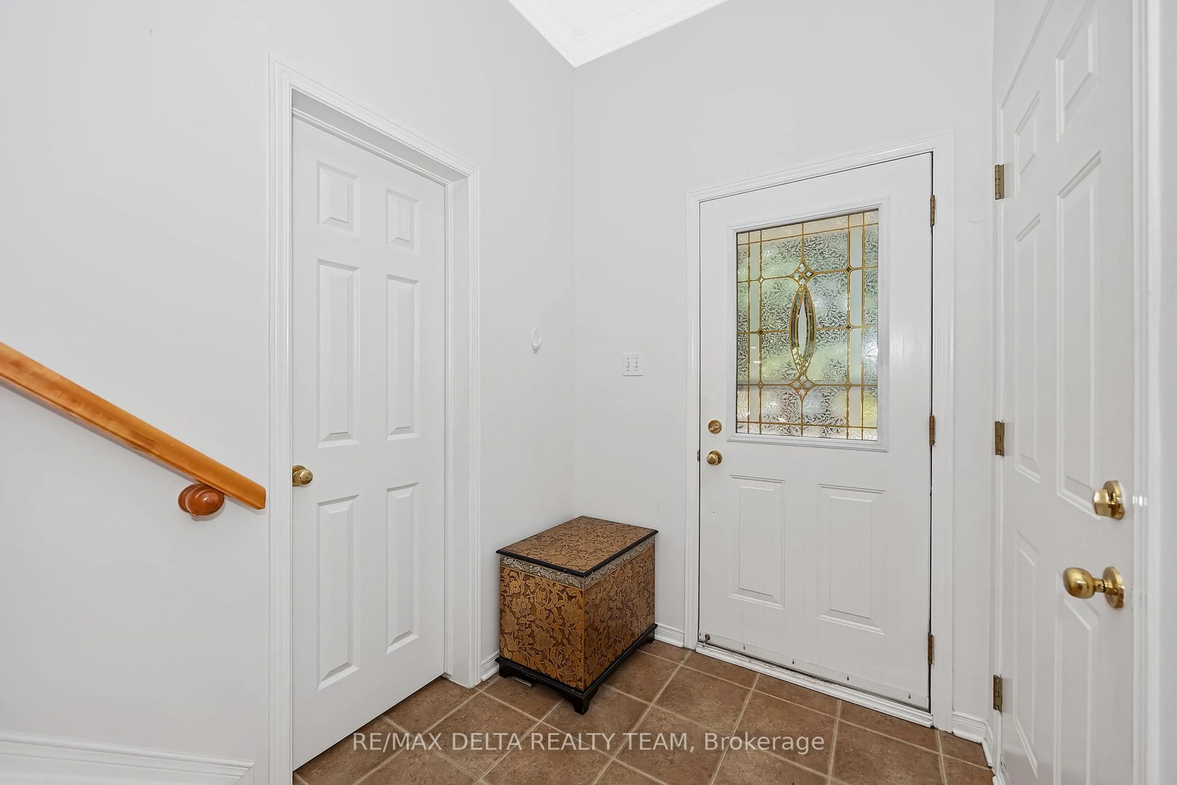 Indoor entryway for 2209 Silverado Cres, Ottawa Ontario K4A 4V2