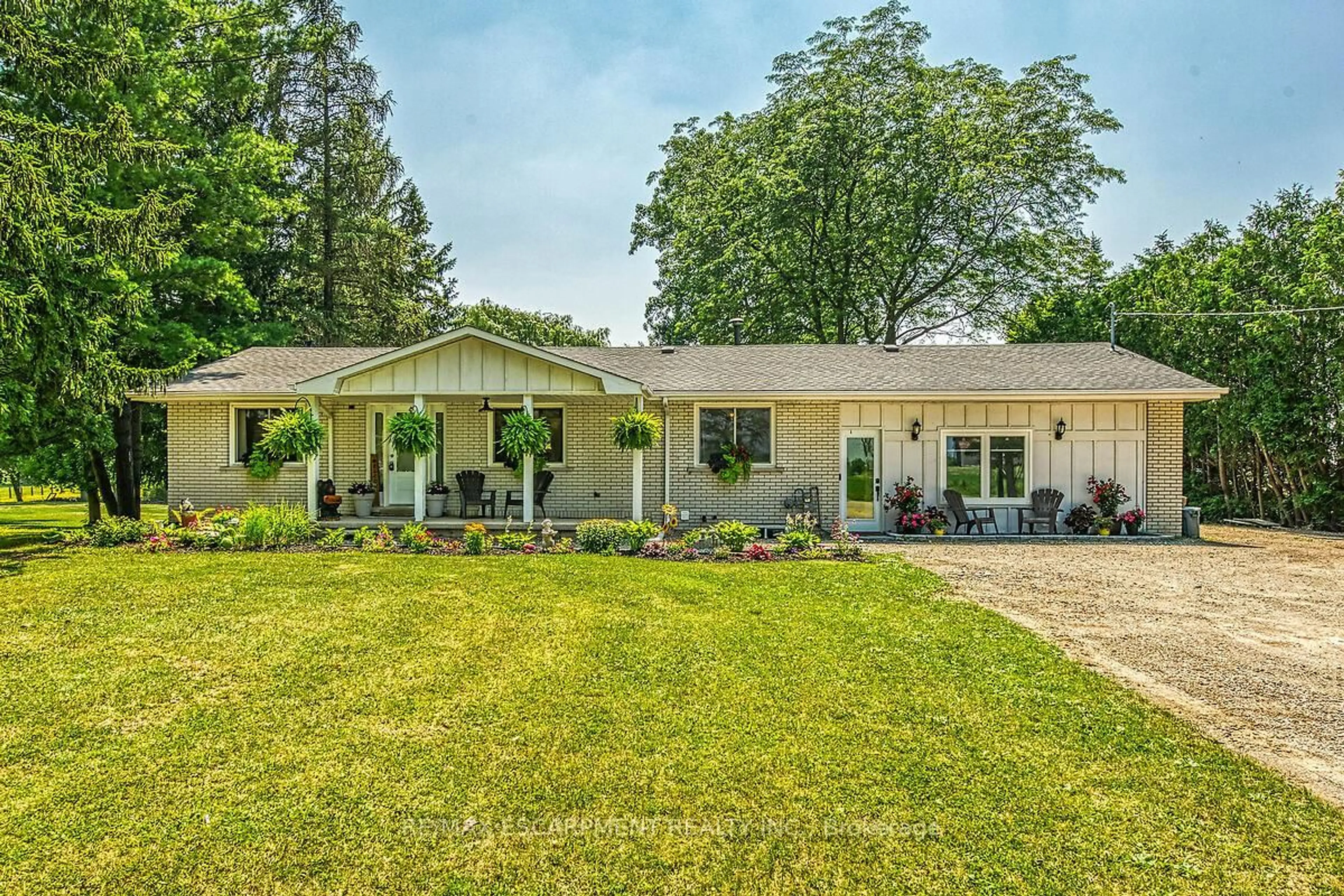 Home with vinyl exterior material, street for 25 Haldibrook Rd, Haldimand Ontario N3W 1M9