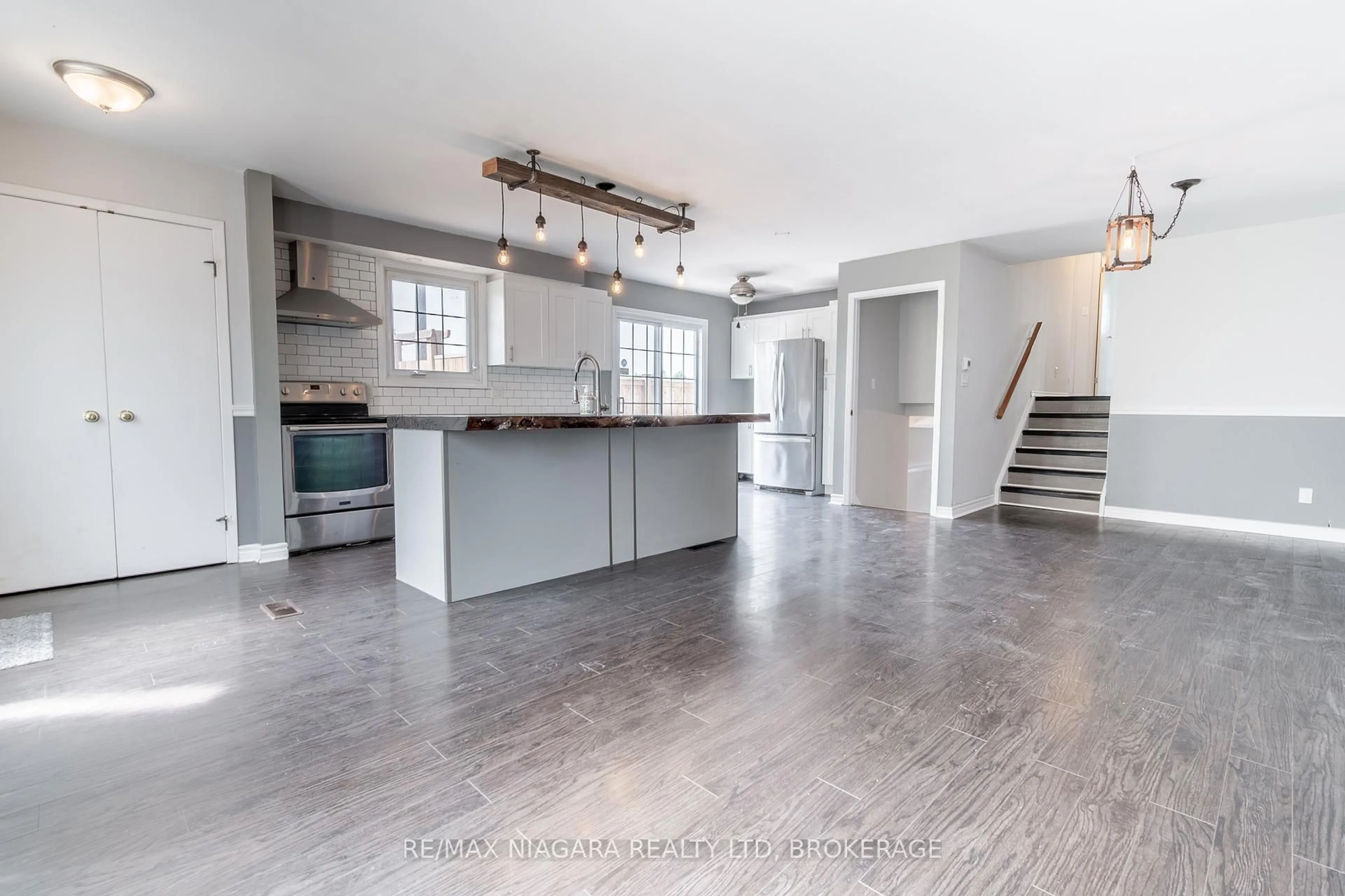 Open concept kitchen, unknown for 49 Autumn Pl, St. Catharines Ontario L2P 3W6