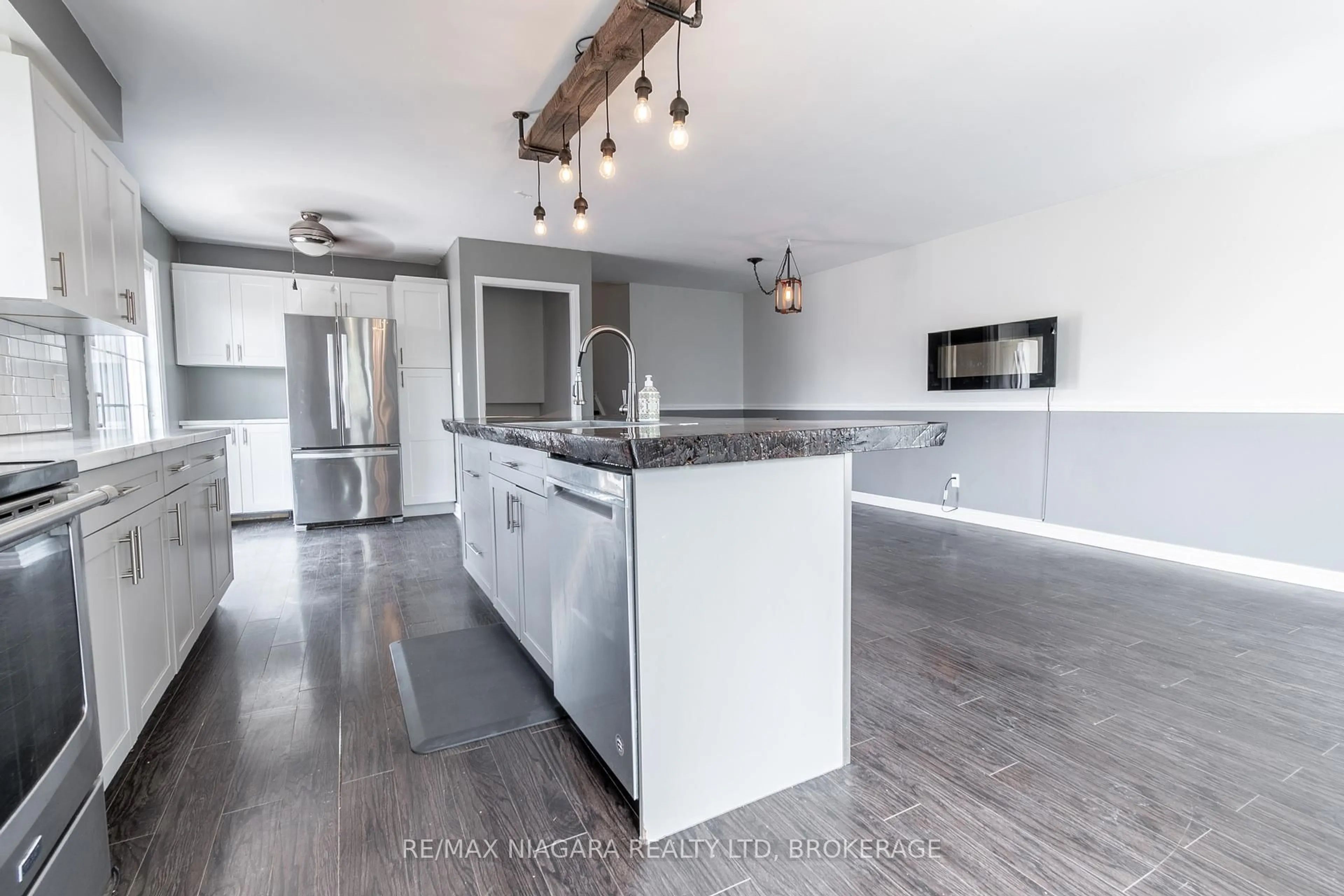 Open concept kitchen, unknown for 49 Autumn Pl, St. Catharines Ontario L2P 3W6