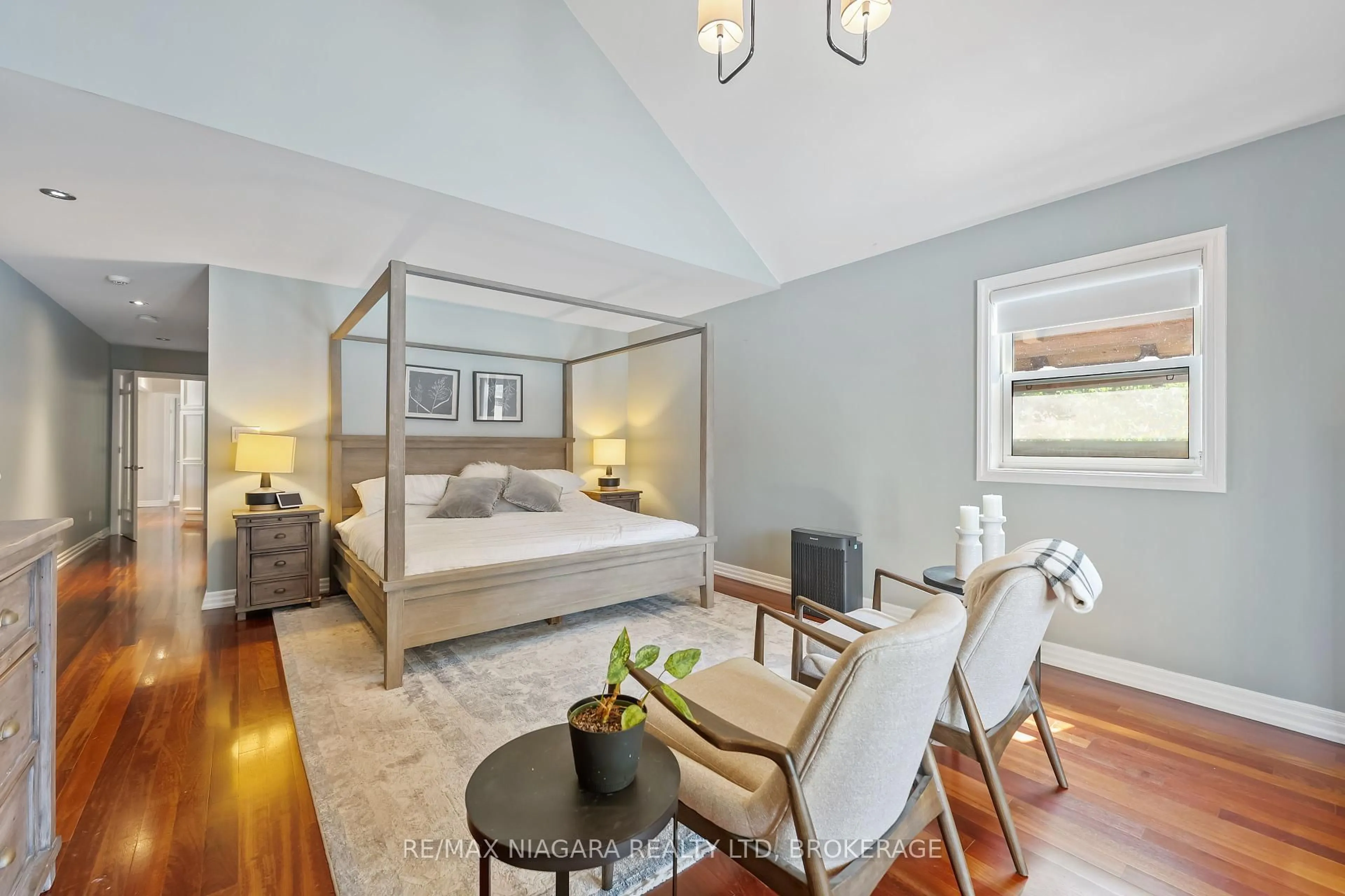 A pic of a room for 1 Graham Ave, St. Catharines Ontario L2N 5L1