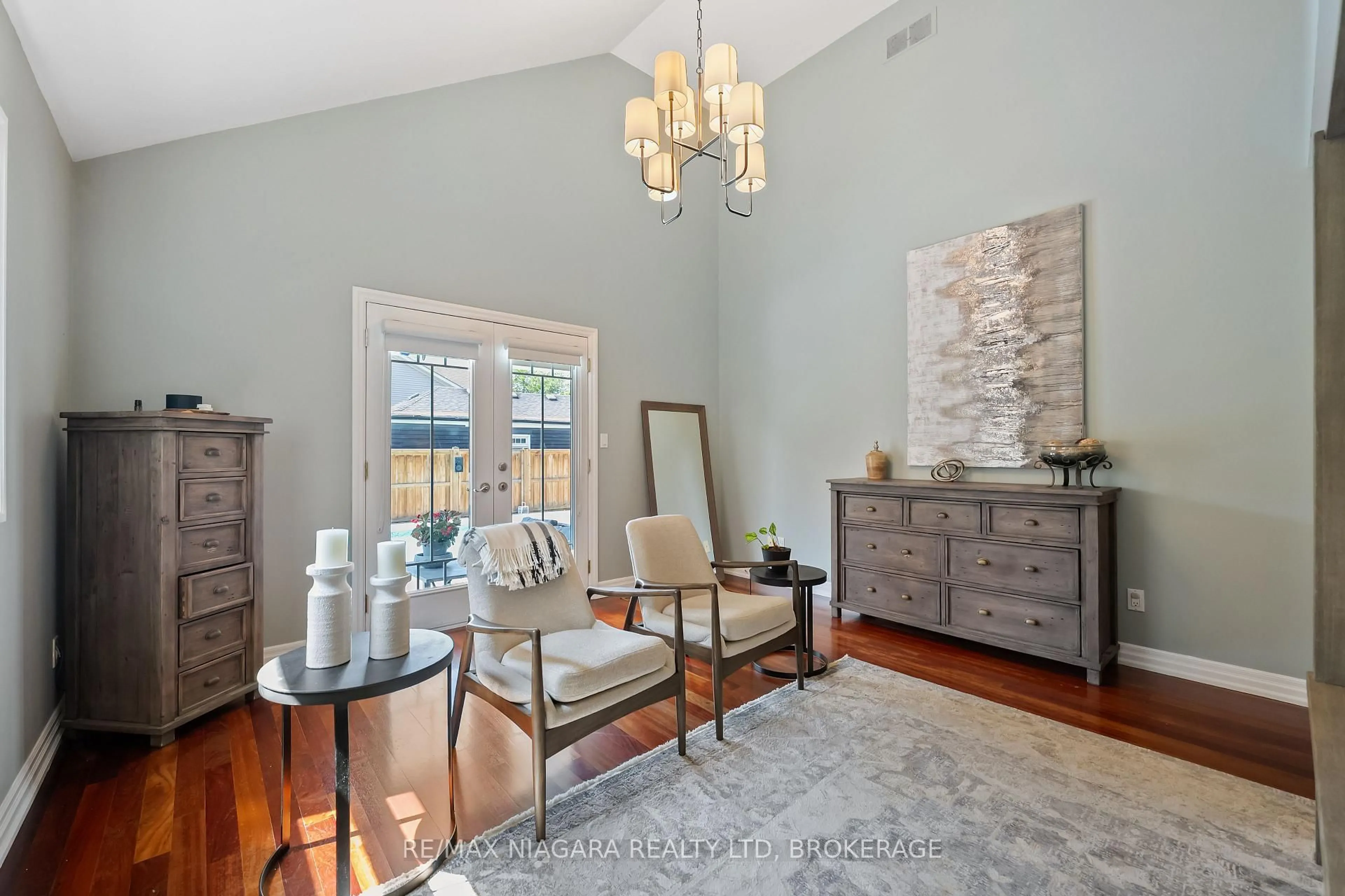 Living room with furniture, unknown for 1 Graham Ave, St. Catharines Ontario L2N 5L1