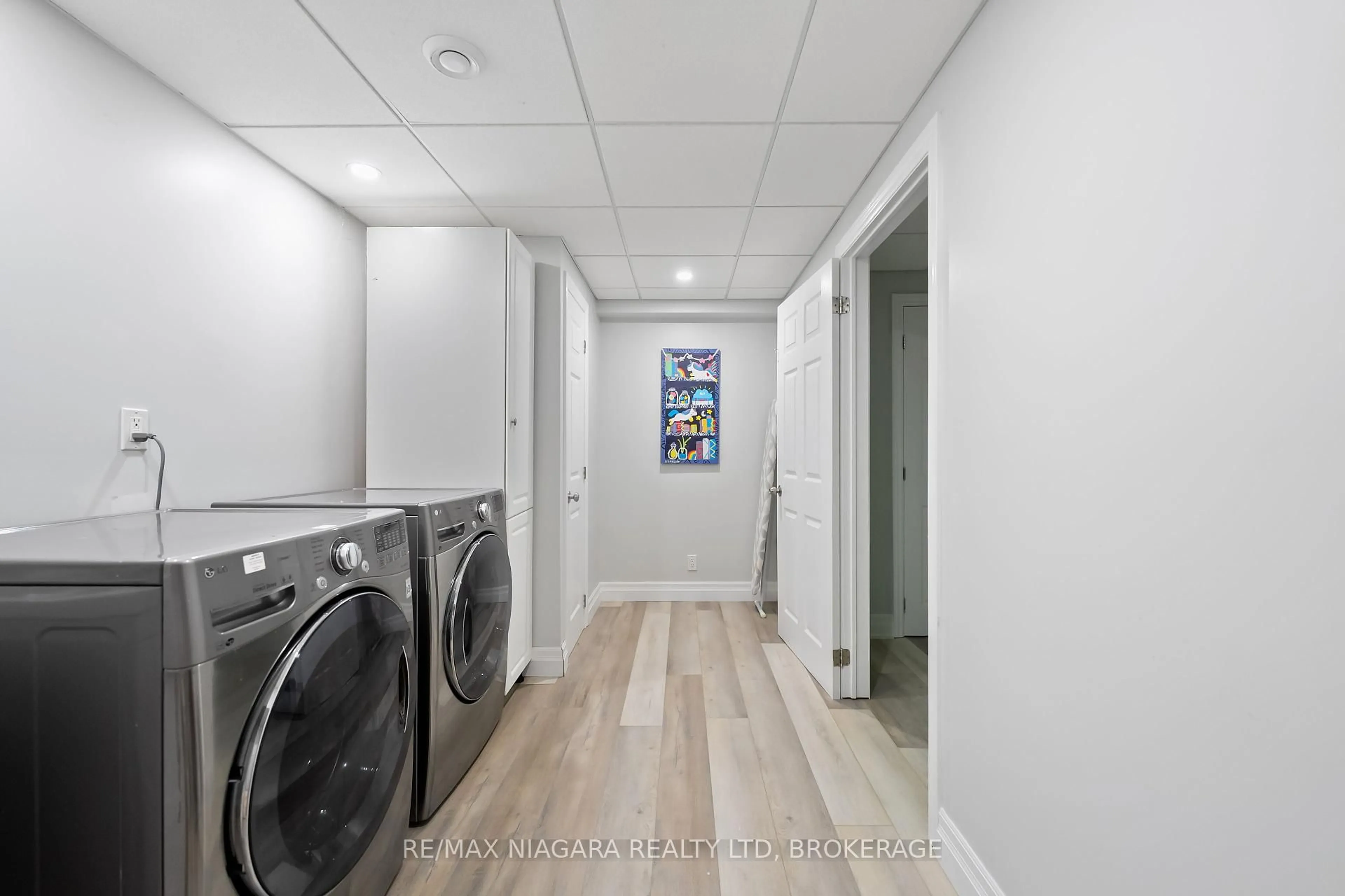 Laundry room for 1 Graham Ave, St. Catharines Ontario L2N 5L1