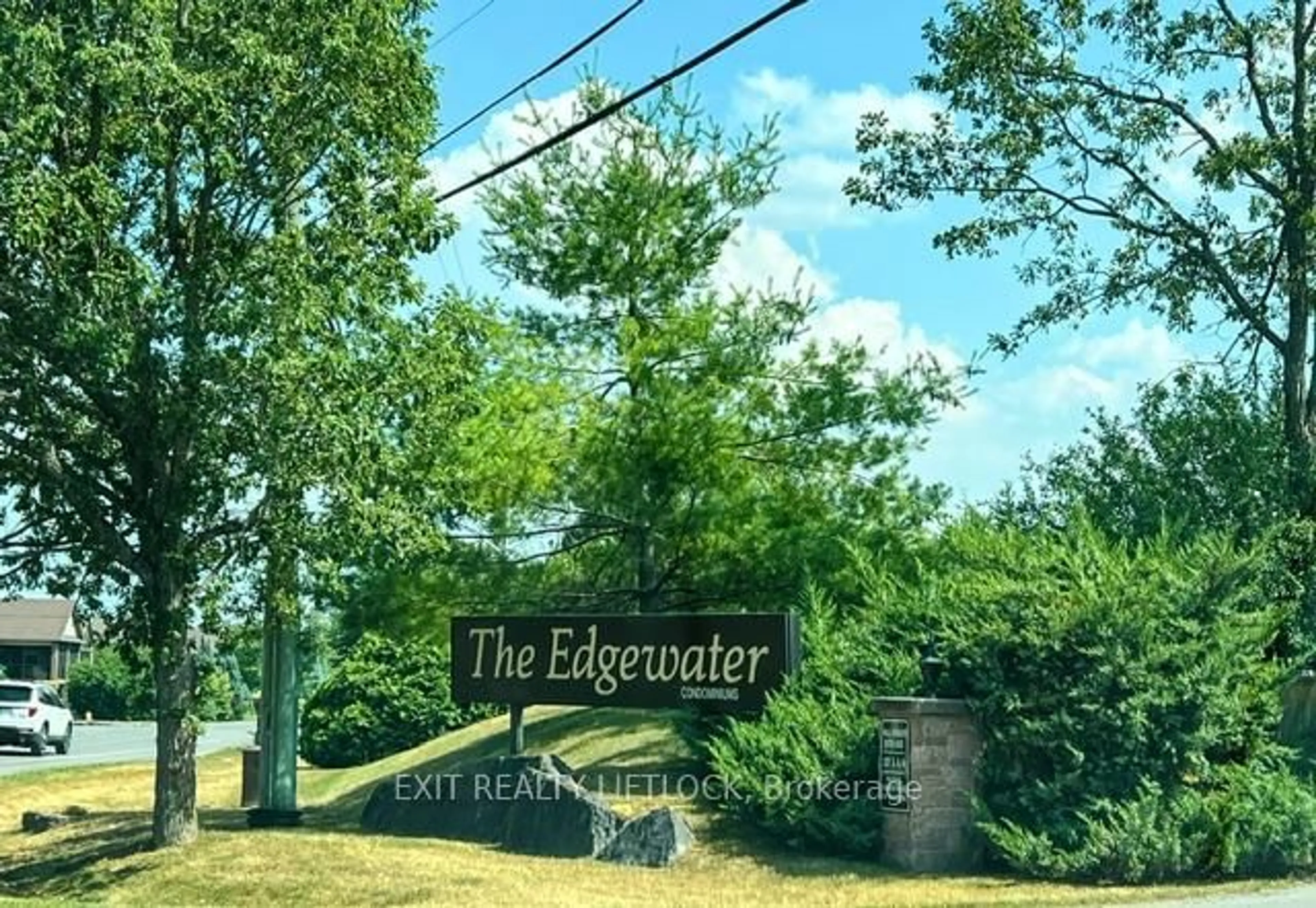 Indoor foyer for 200 East St #401, Kawartha Lakes Ontario K0M 1A0