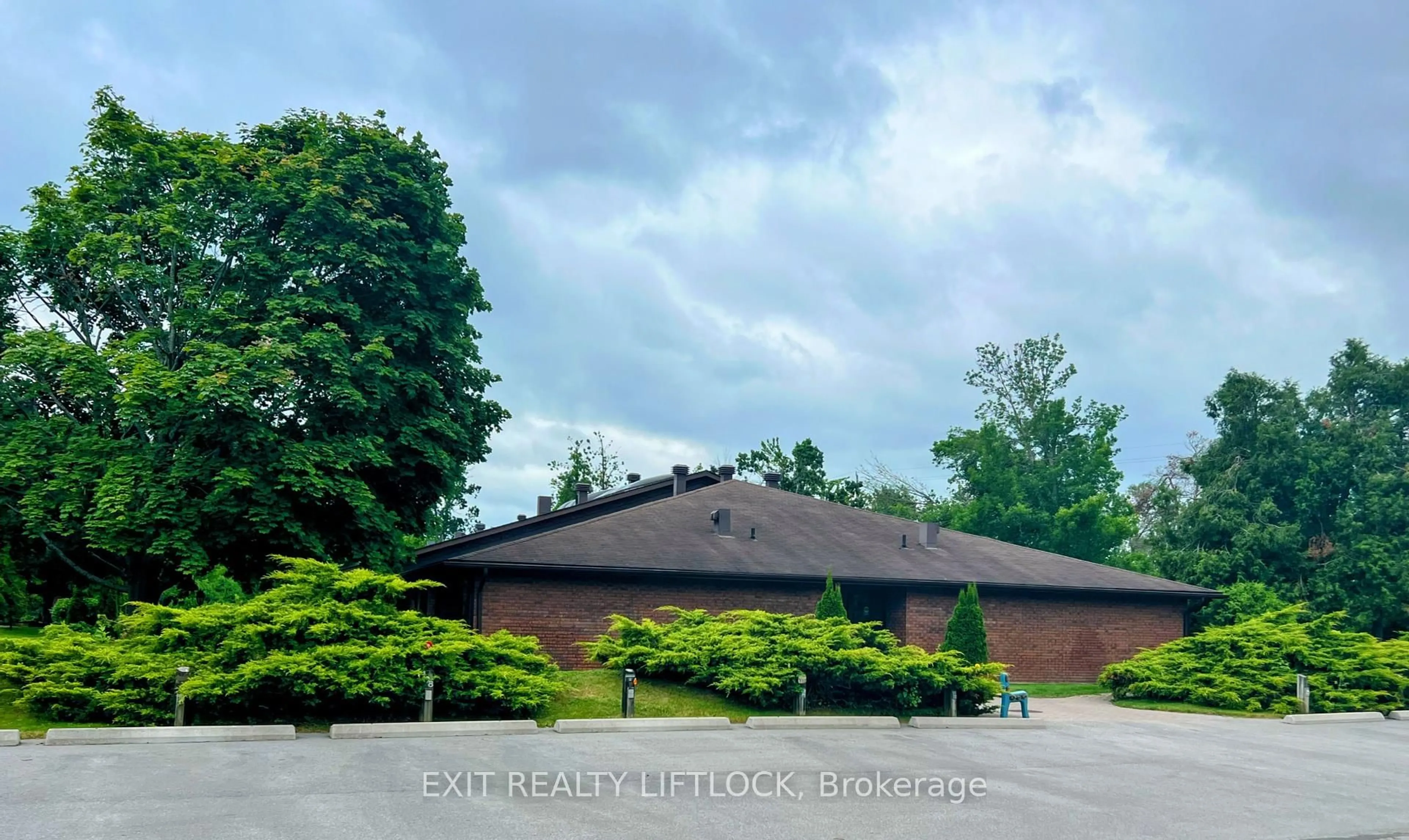 Unknown for 200 East St #401, Kawartha Lakes Ontario K0M 1A0